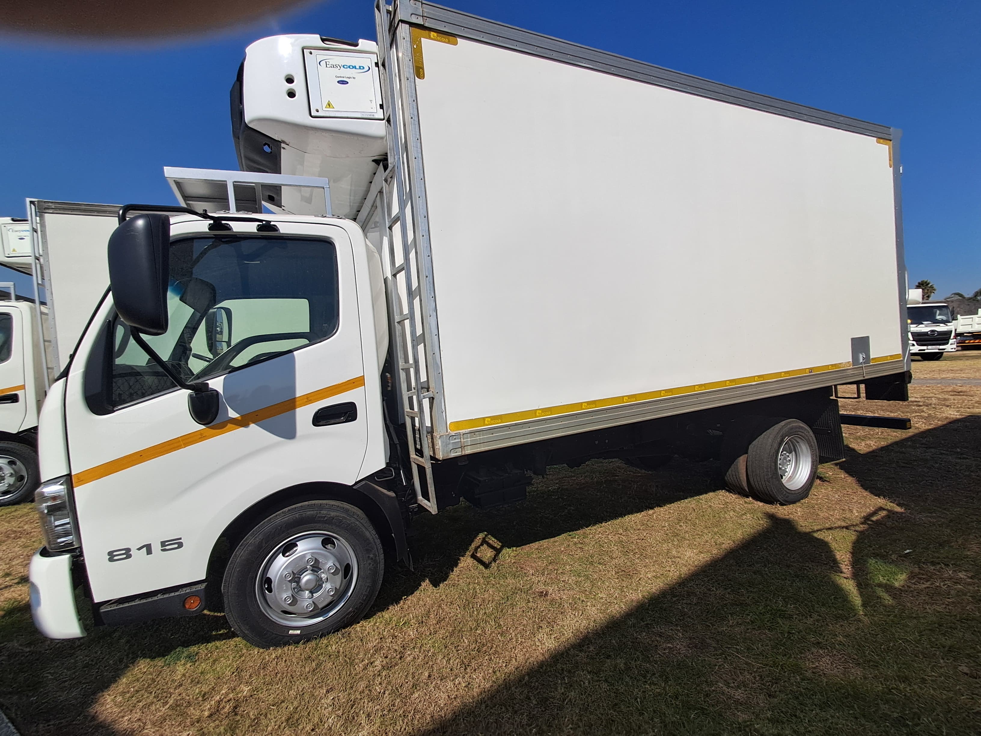 Hino 300-815 AMT Refrigerated — photo 4