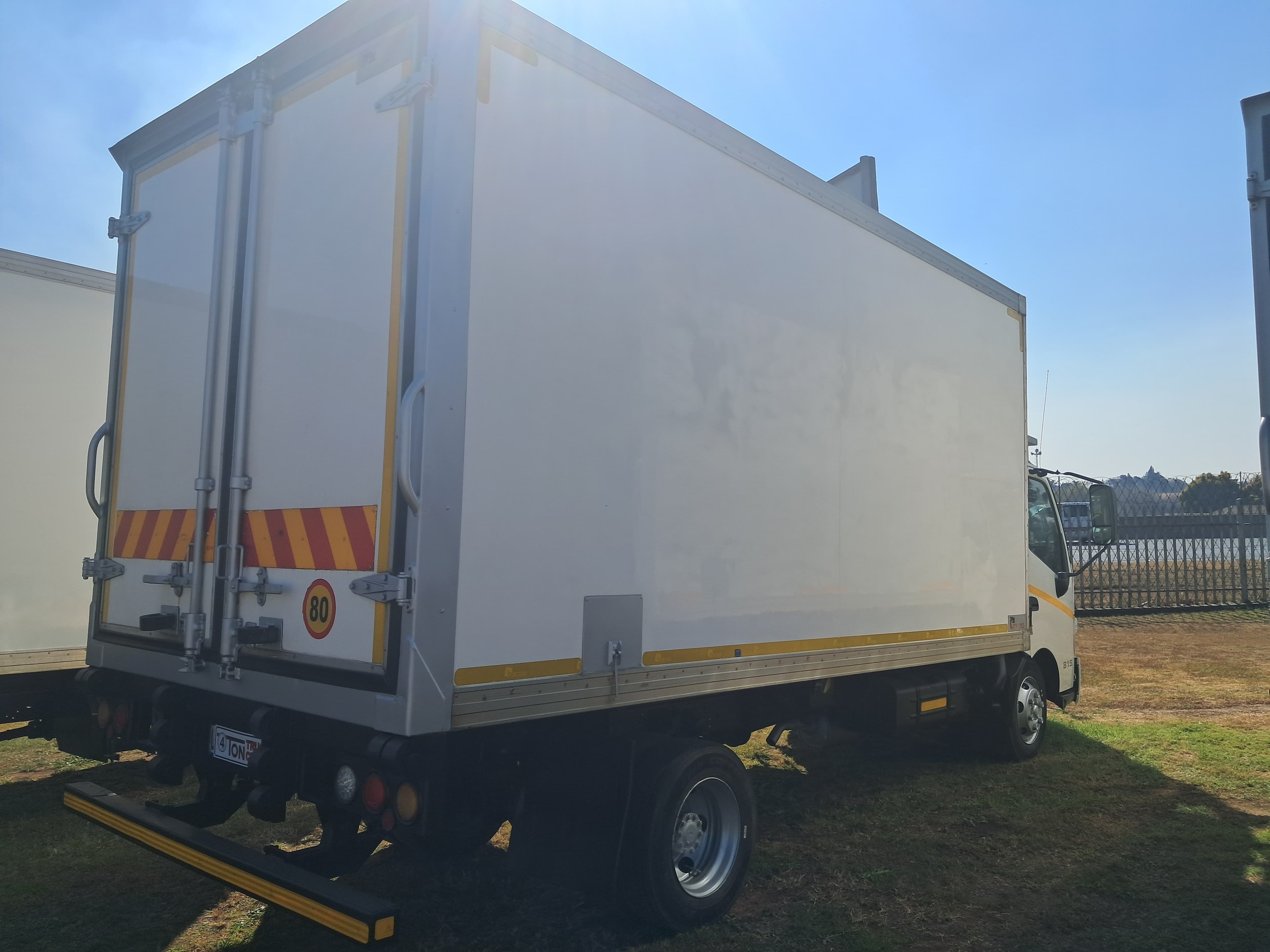 Hino 300-815 AMT Refrigerated — photo 5