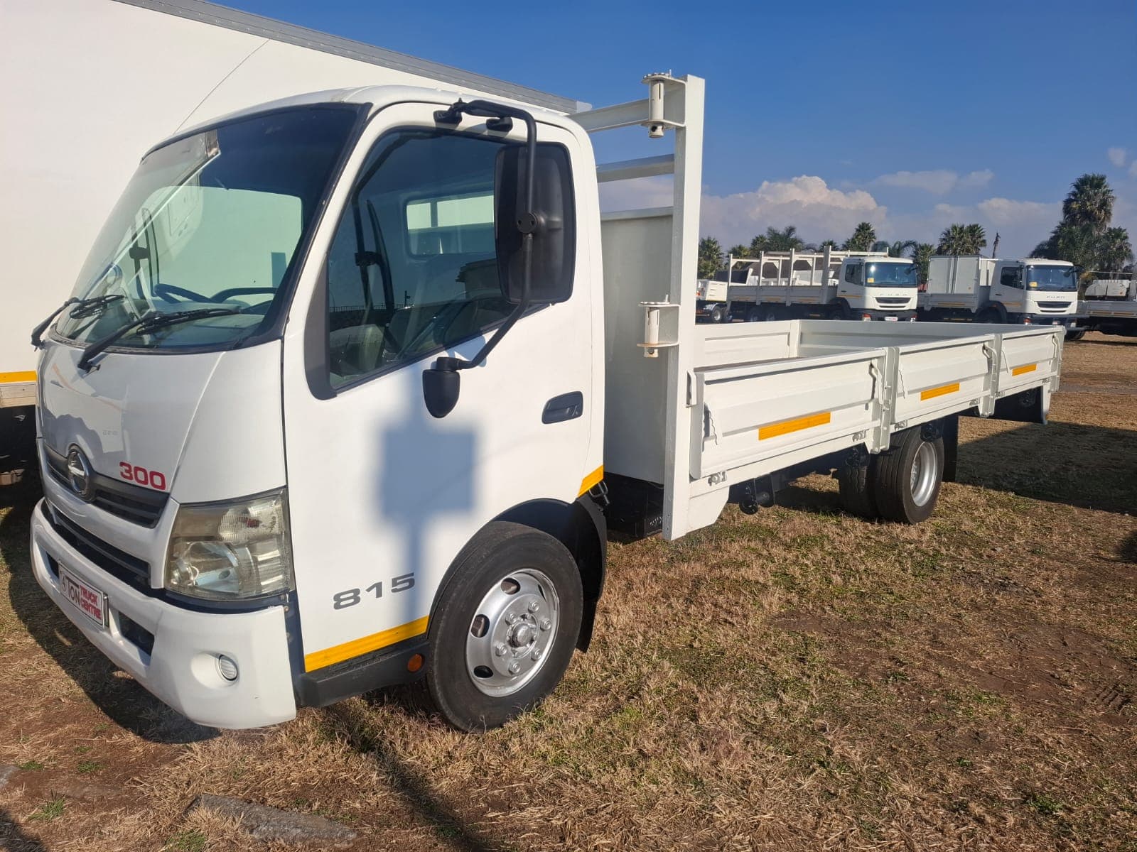 Hino 300-815 LWB Dropside