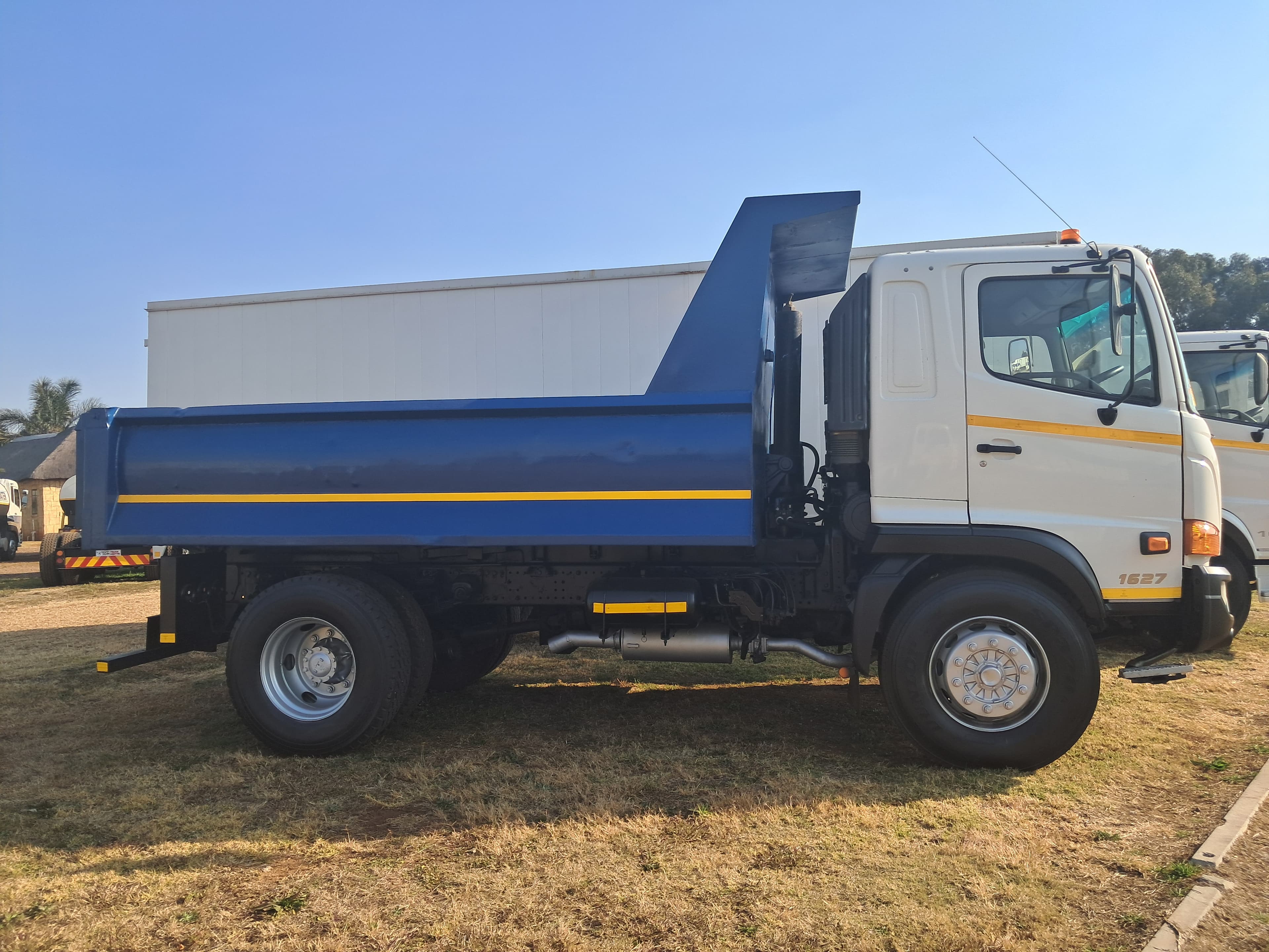Hino 500-1627 Tipper — photo 3