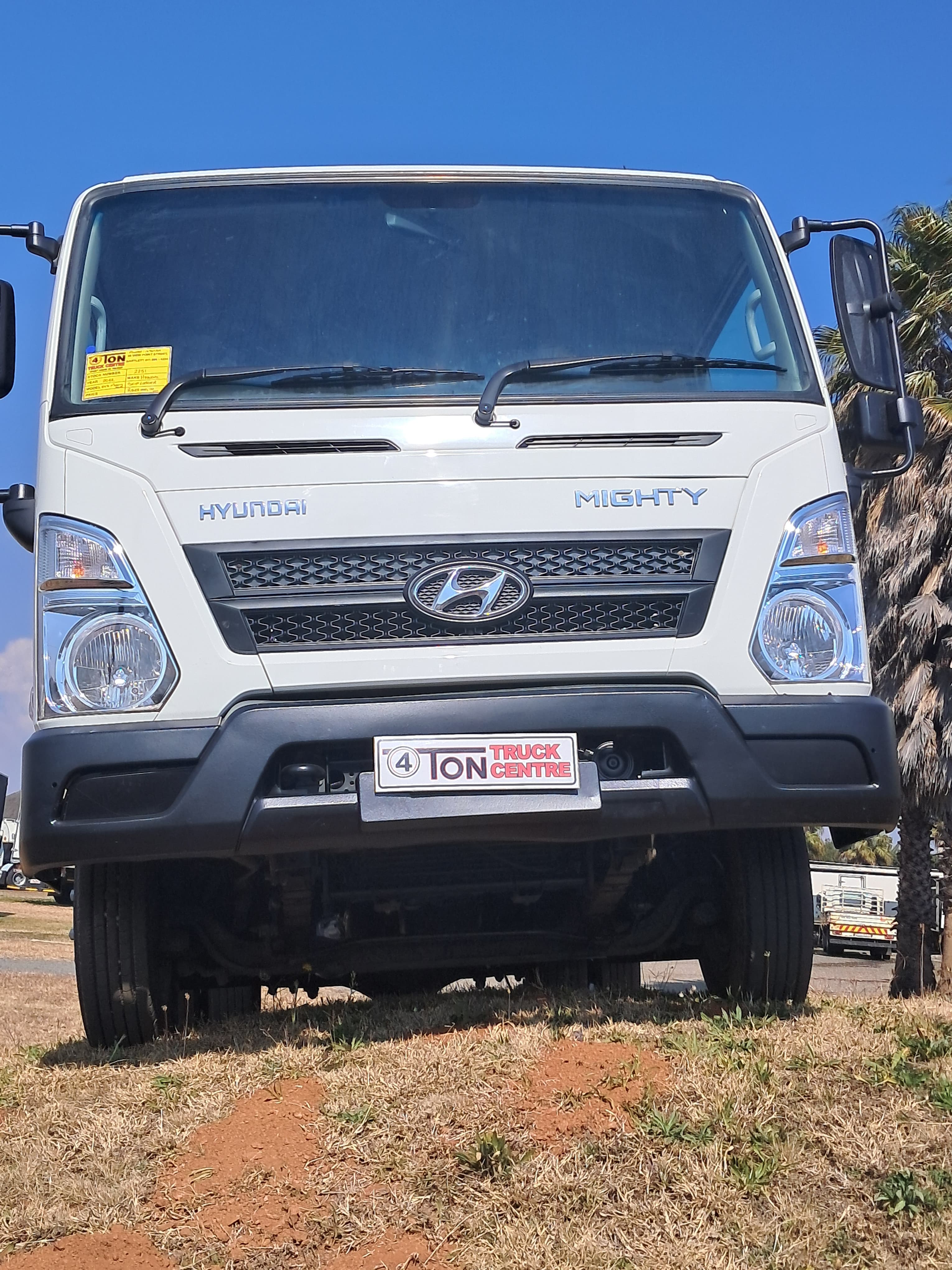 Hyundai EX 8 Mighty SWB Skip Loader — photo 2