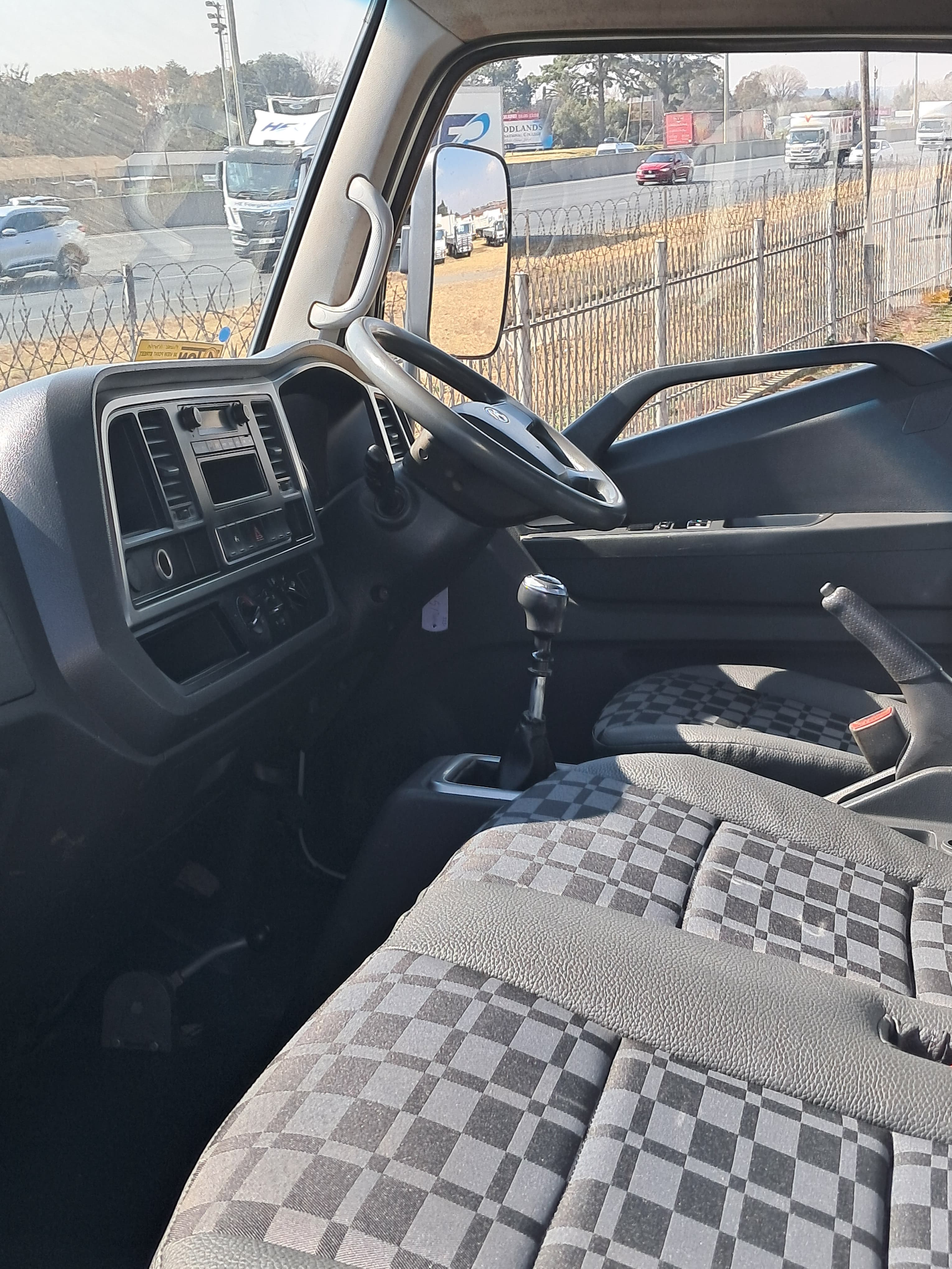 Hyundai EX 8 Mighty SWB Skip Loader — photo 4