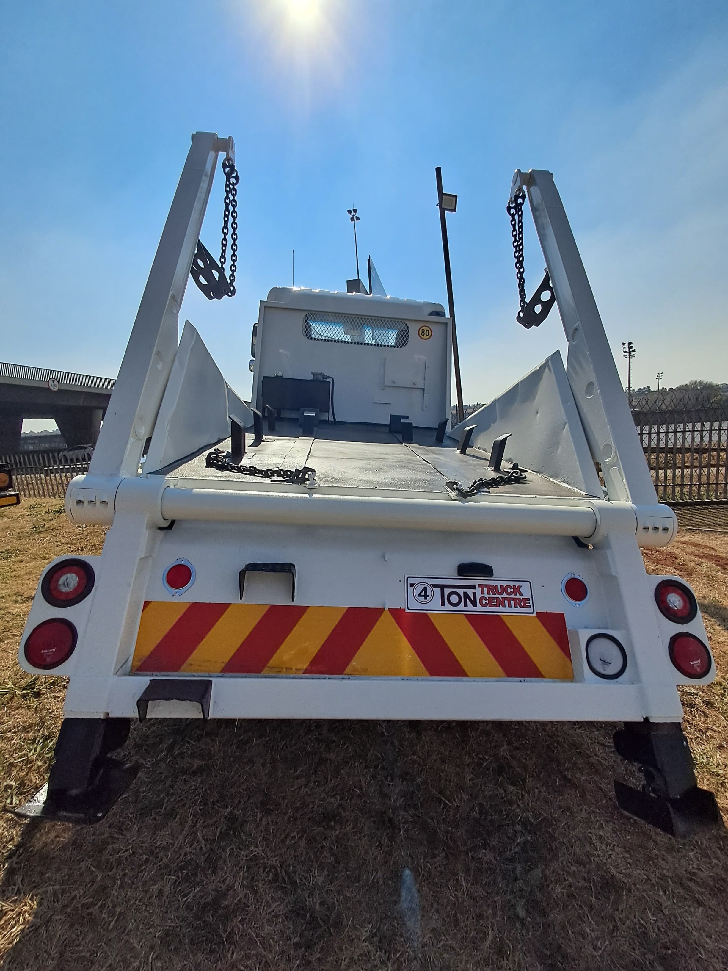 Hyundai EX 8 Mighty SWB Skip Loader — photo 6