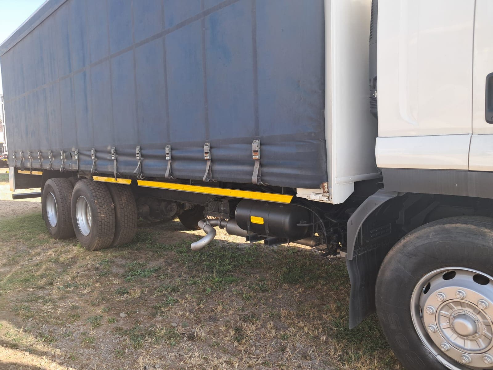 Isuzu FVZ 1400 Curtain Side — photo 4