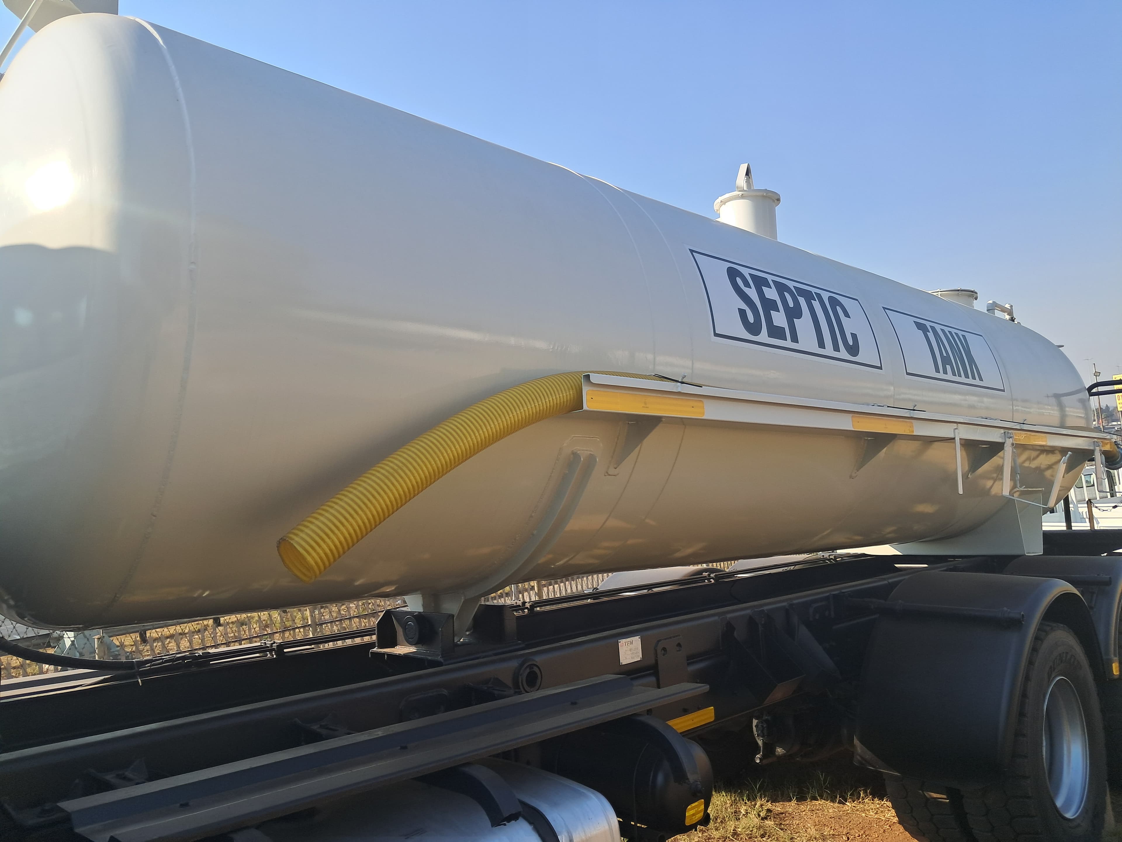 Isuzu FVZ 1400 Septic Tank — photo 3