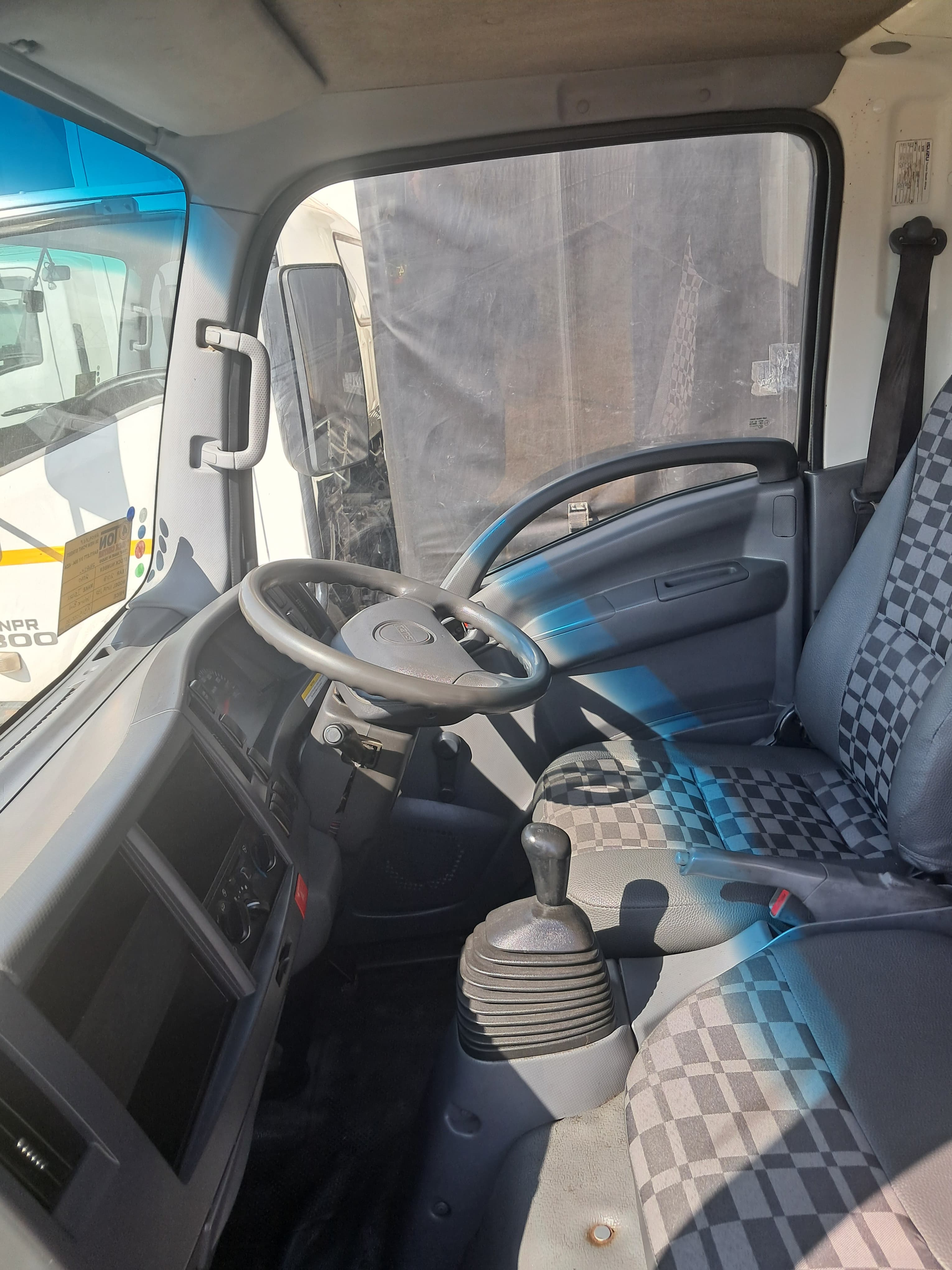 Isuzu NMR 250 — photo 3