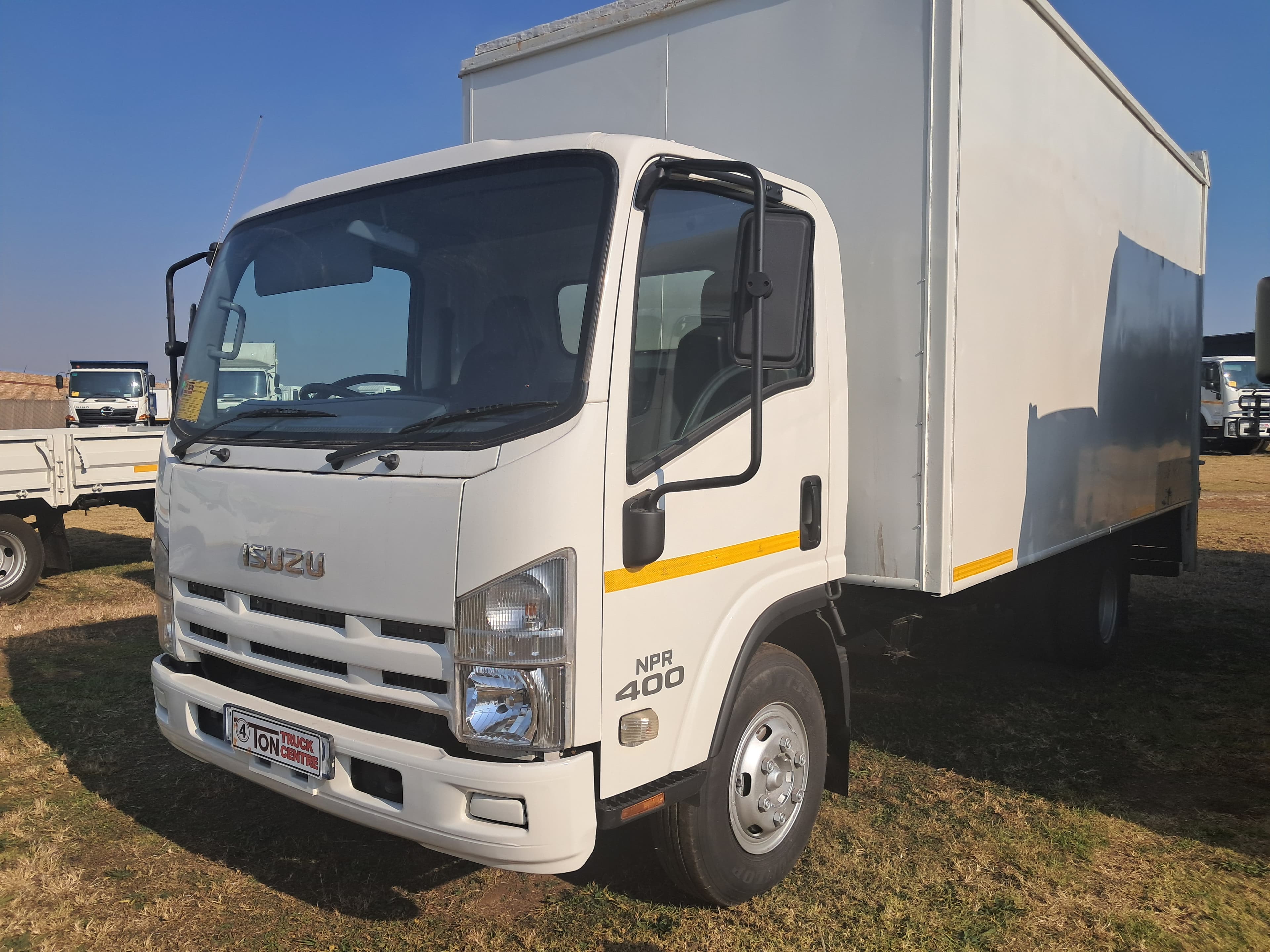 Isuzu NPR 400 AMT — photo 2