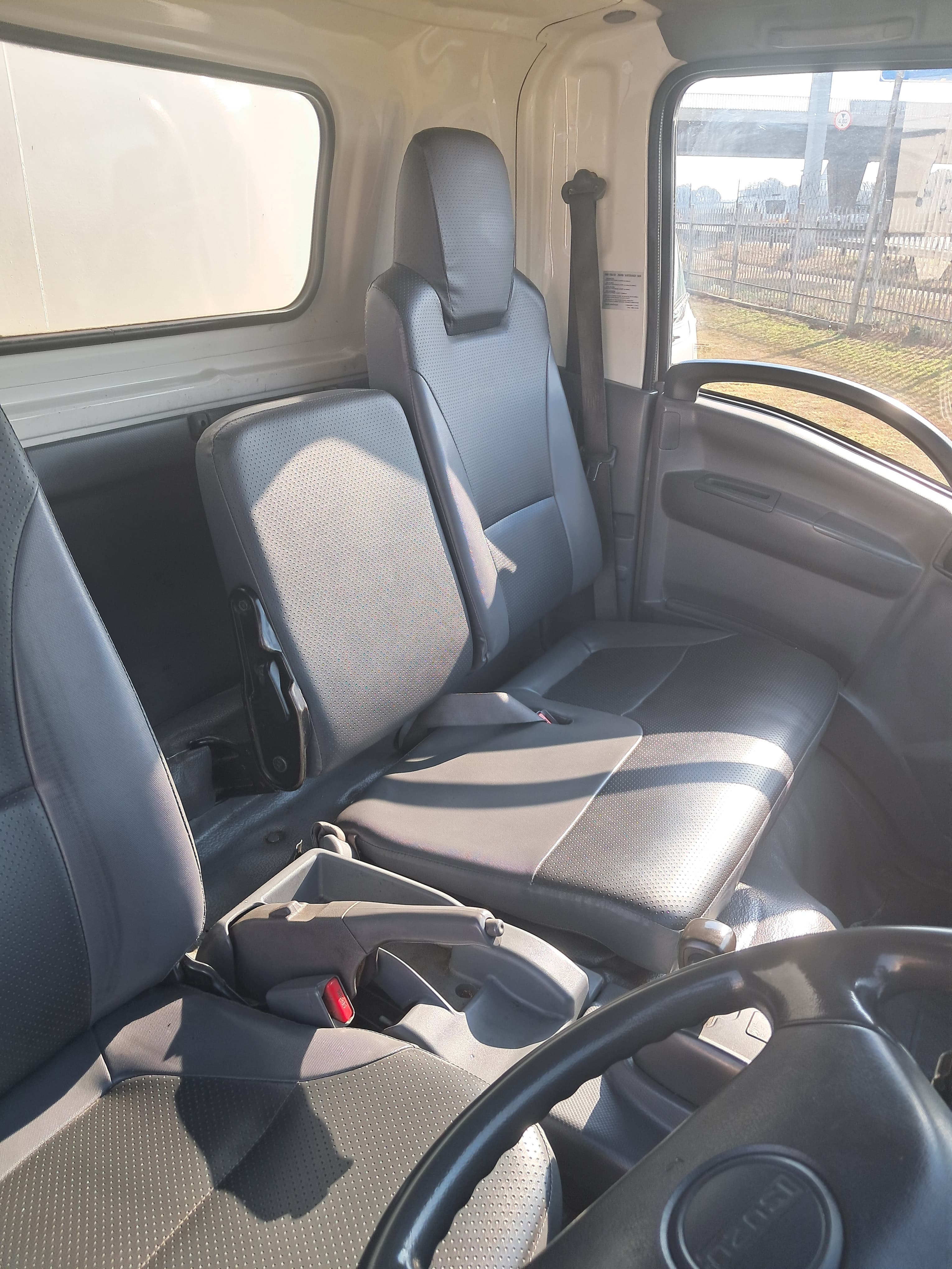 Isuzu NPR 400 AMT — photo 4