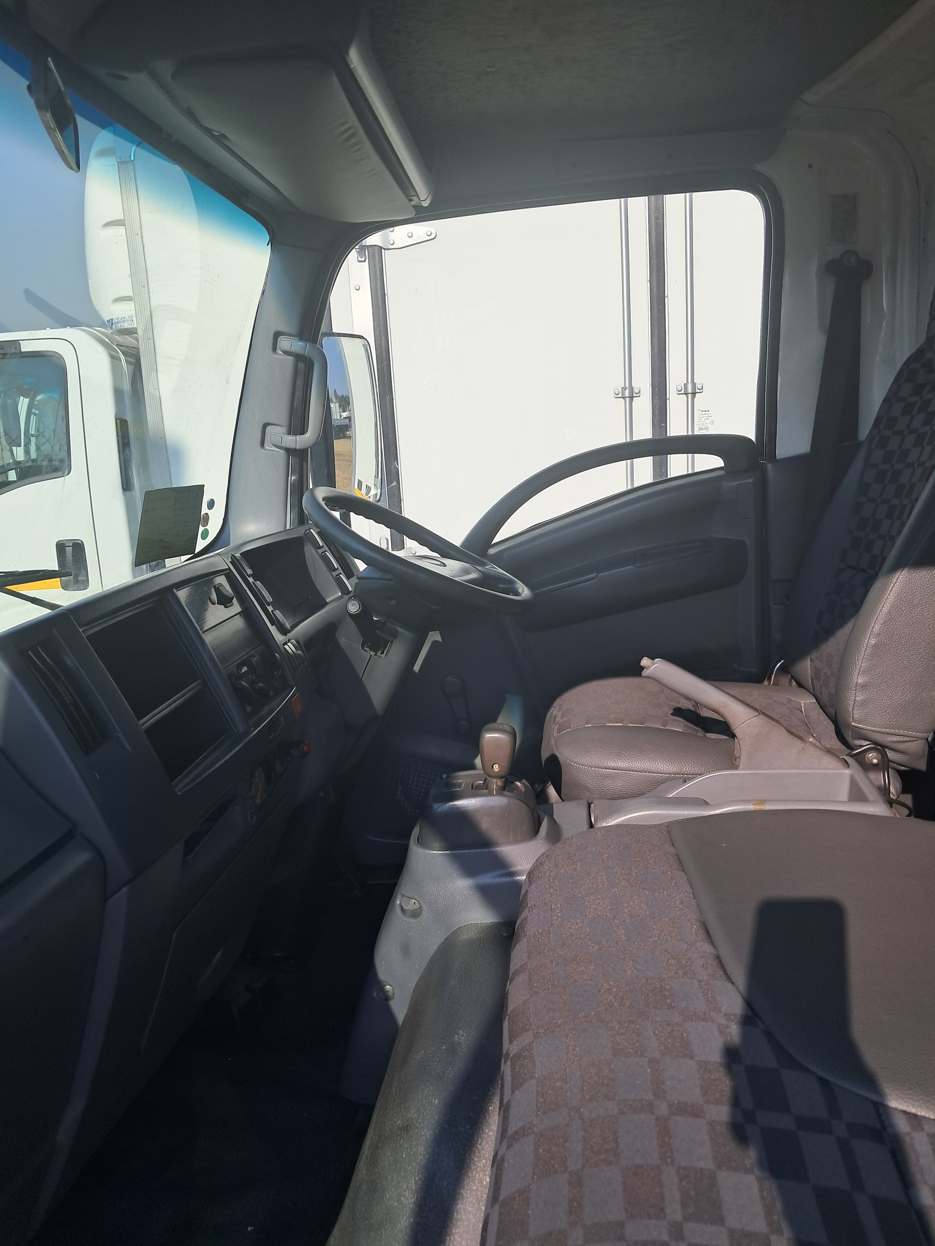Isuzu NPR 400 Roll Back — photo 6