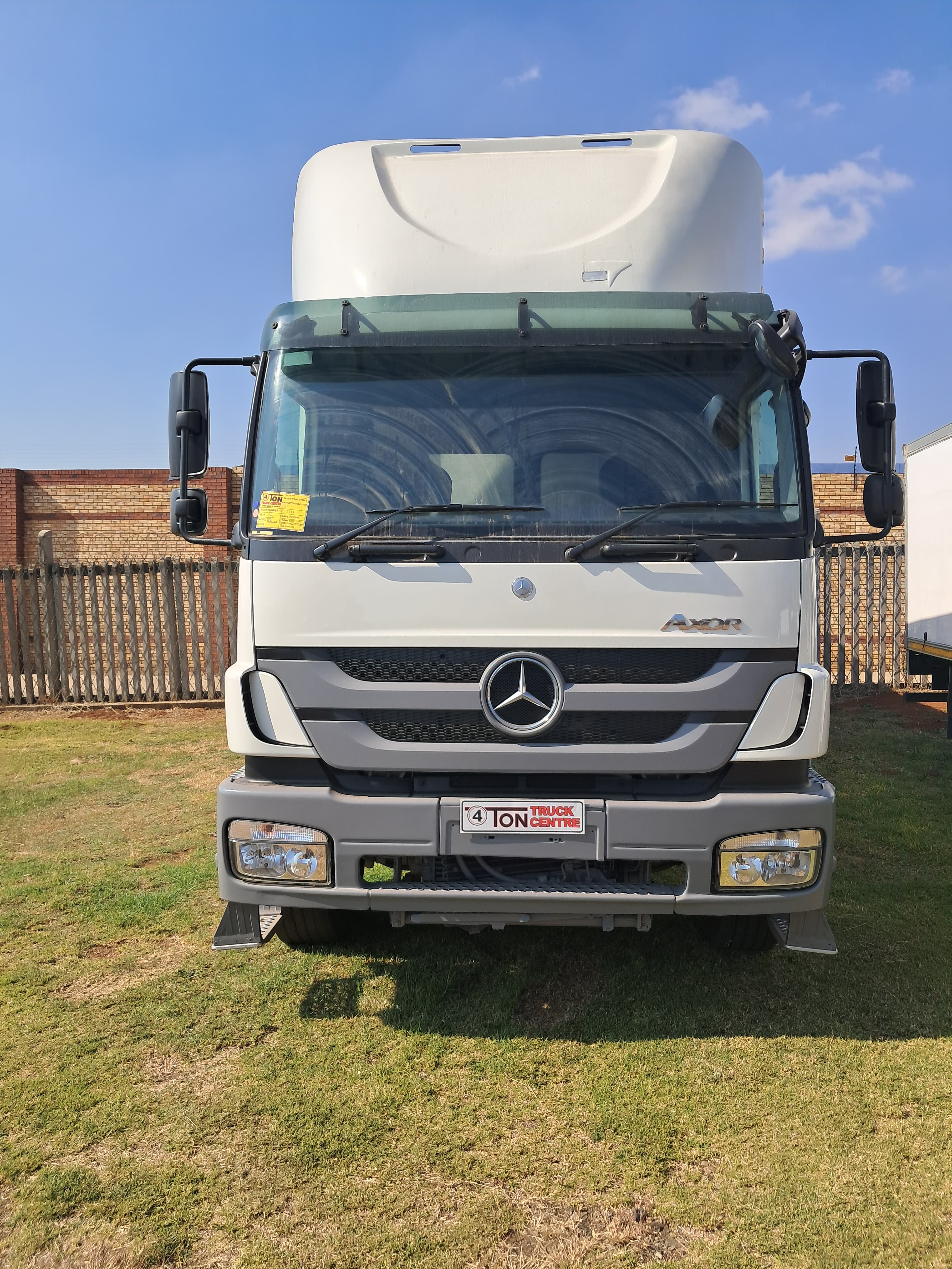 Mercedes-Benz Axor 2628 6x2 Refrigerated