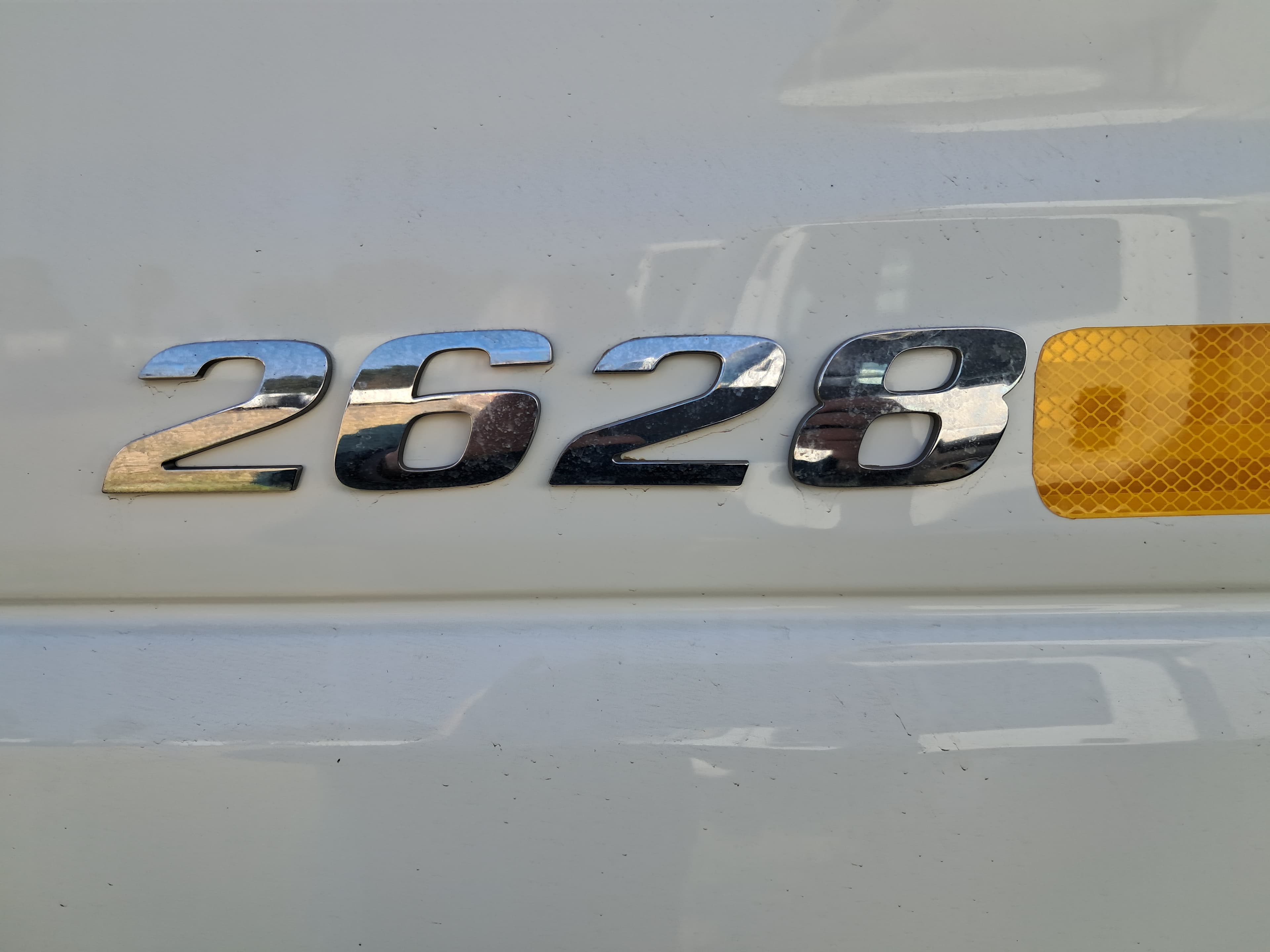 Mercedes-Benz Axor 2628 6x2 Refrigerated — photo 6