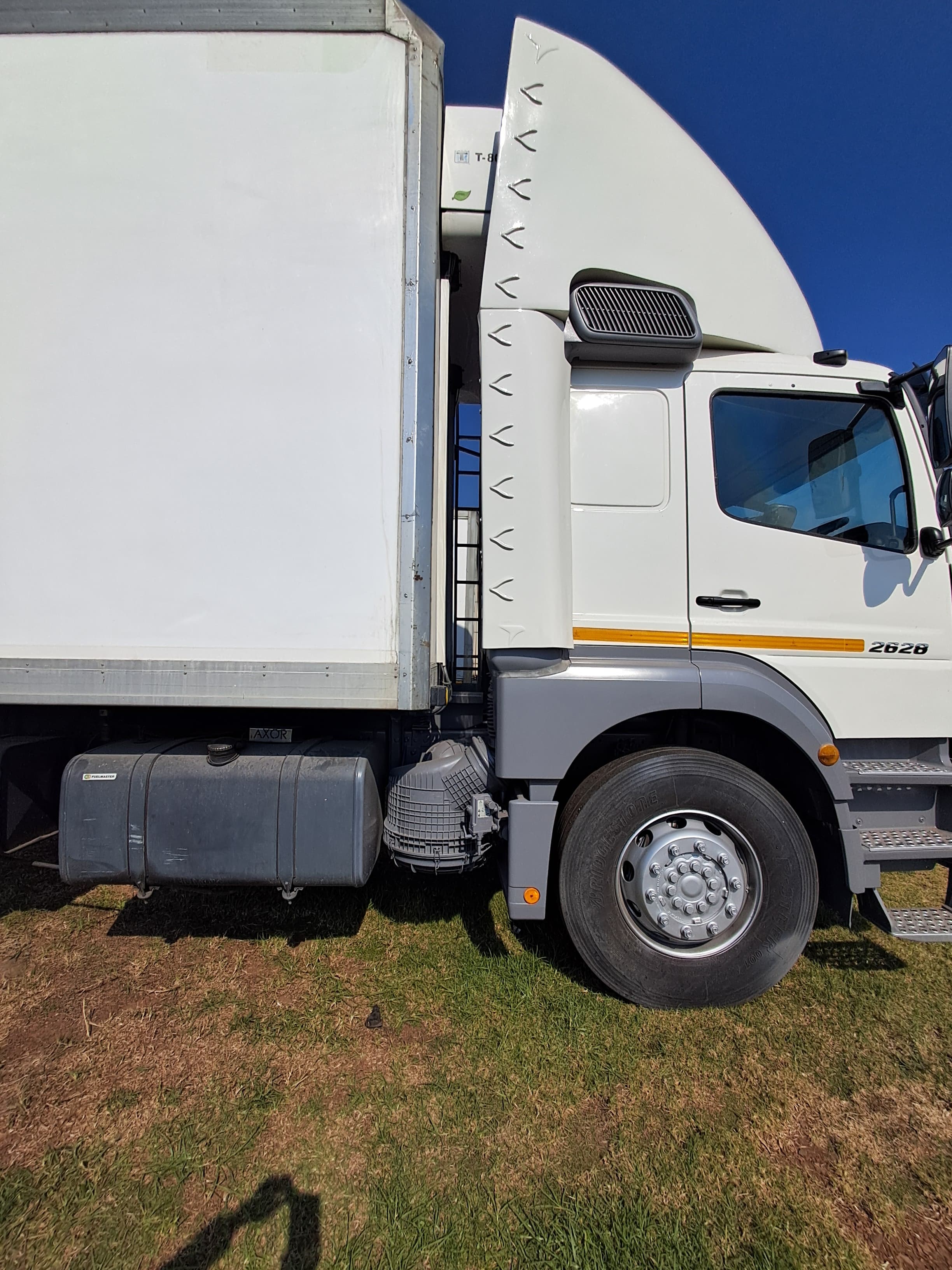 Mercedes-Benz Axor 2628 6x2 Refrigerated — photo 8