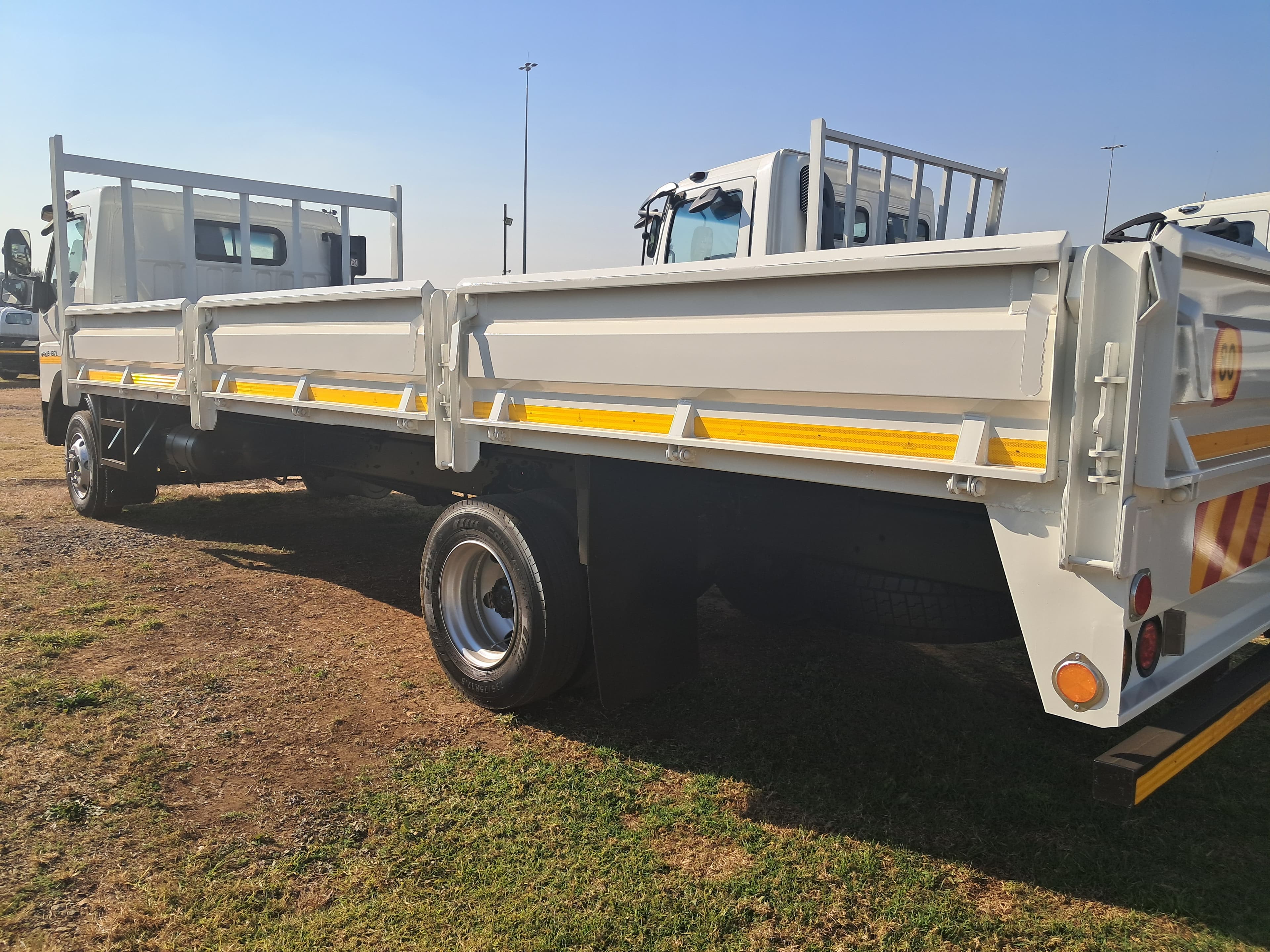 Mitsubishi Fuso FA9-137L Dropside — photo 3