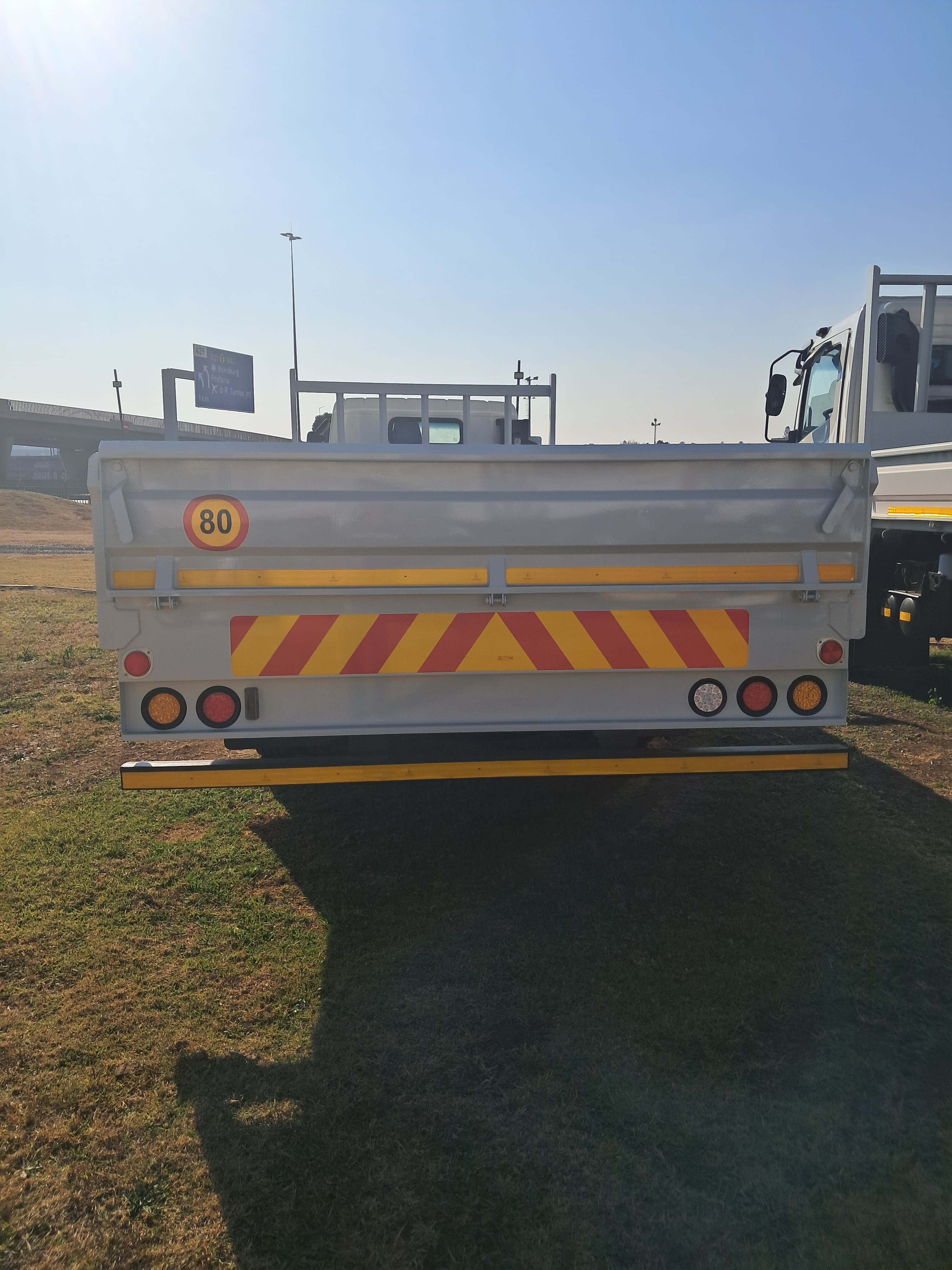 Mitsubishi Fuso FA9-137L Dropside — photo 4