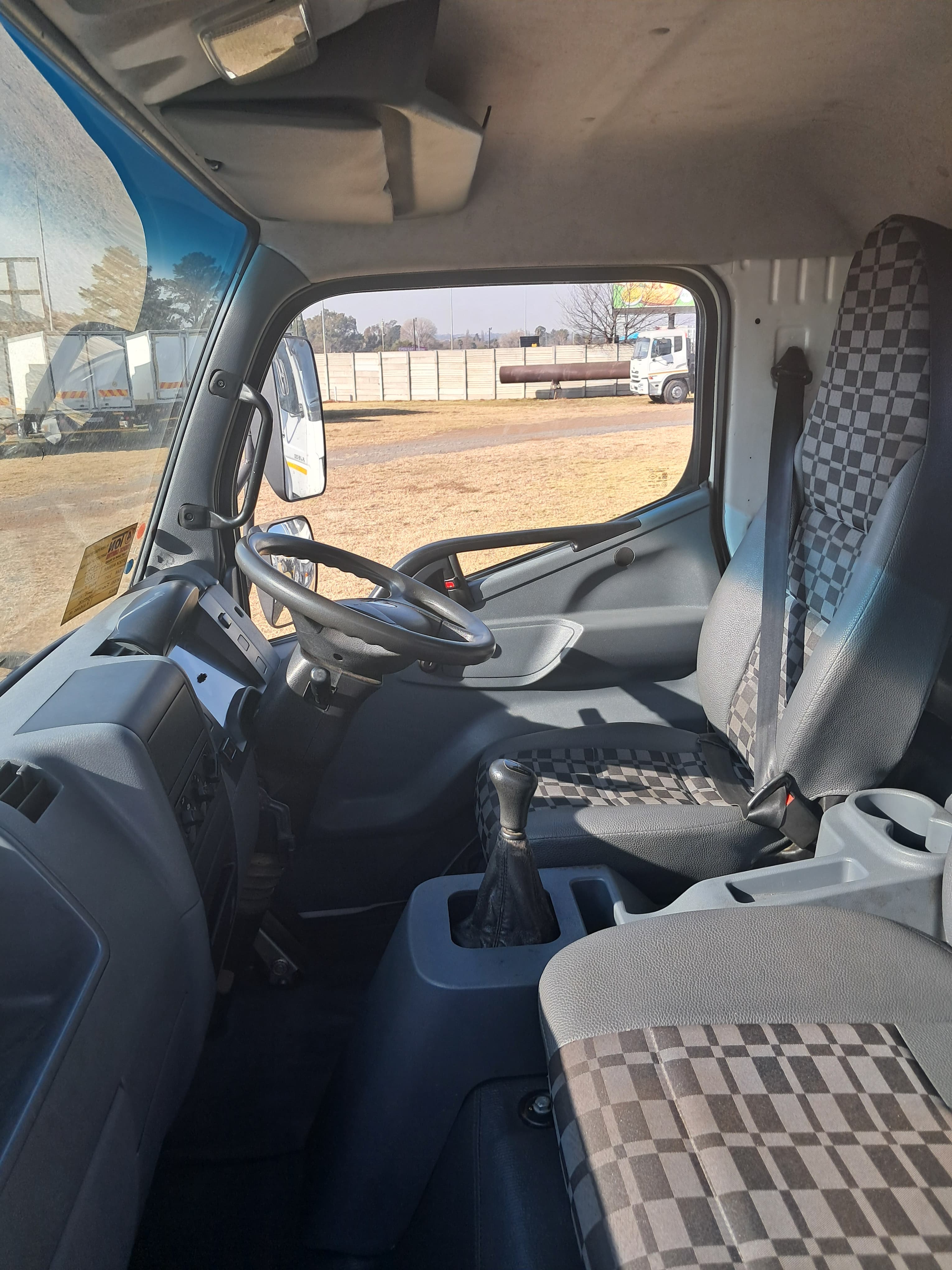 Mitsubishi Fuso FA9-137L Dropside — photo 6