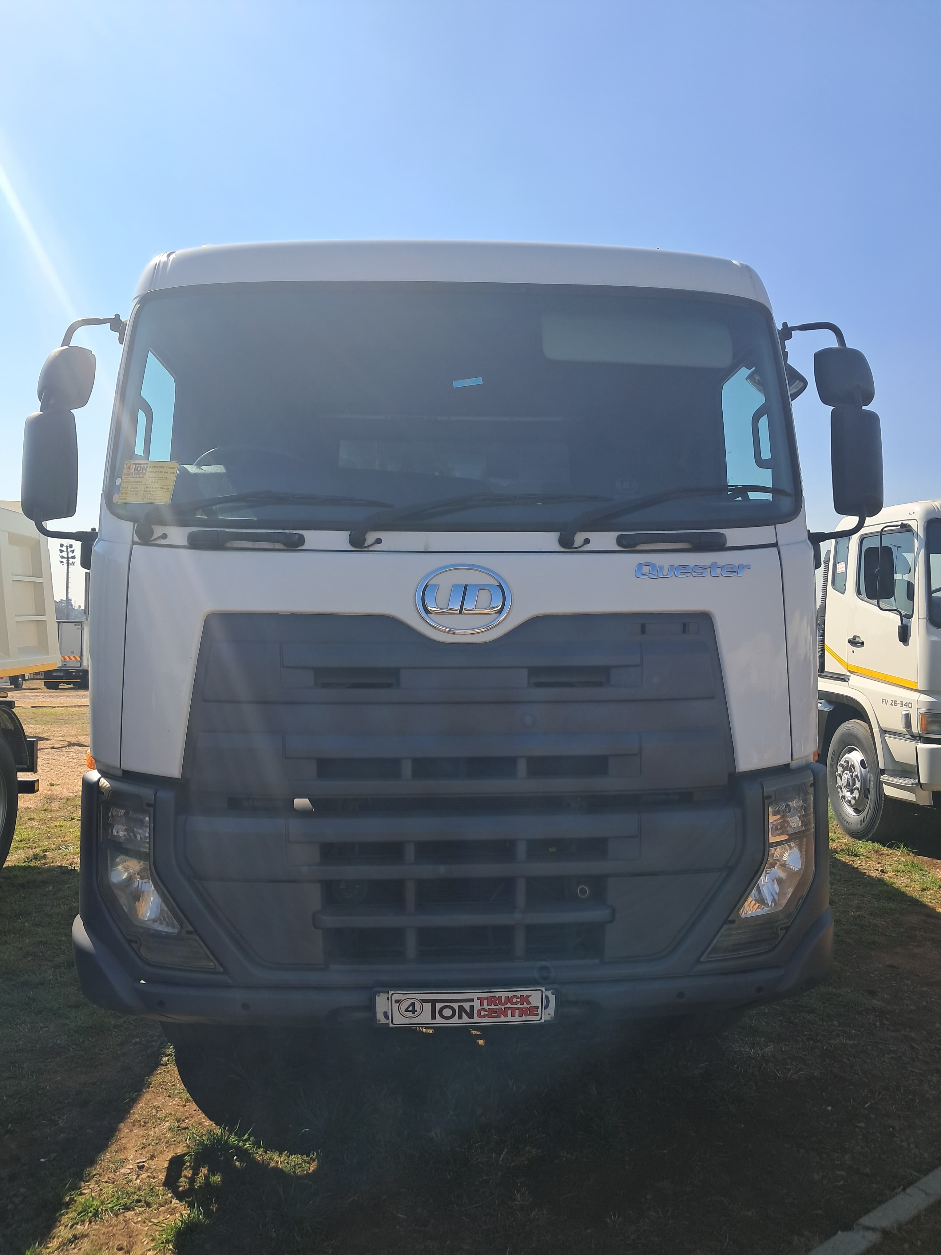 UD Trucks Quester GWE440 Escot Tipper