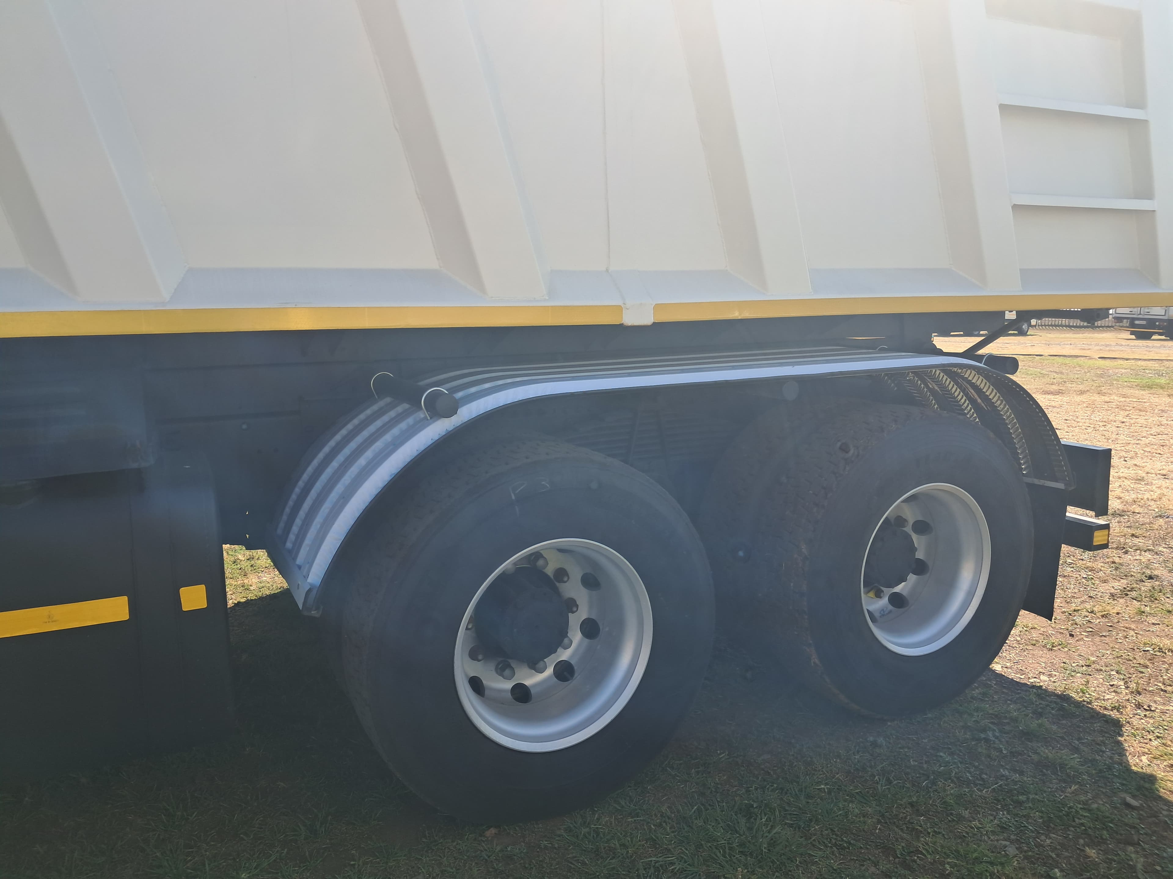 UD Trucks Quester GWE440 Escot Tipper — photo 4