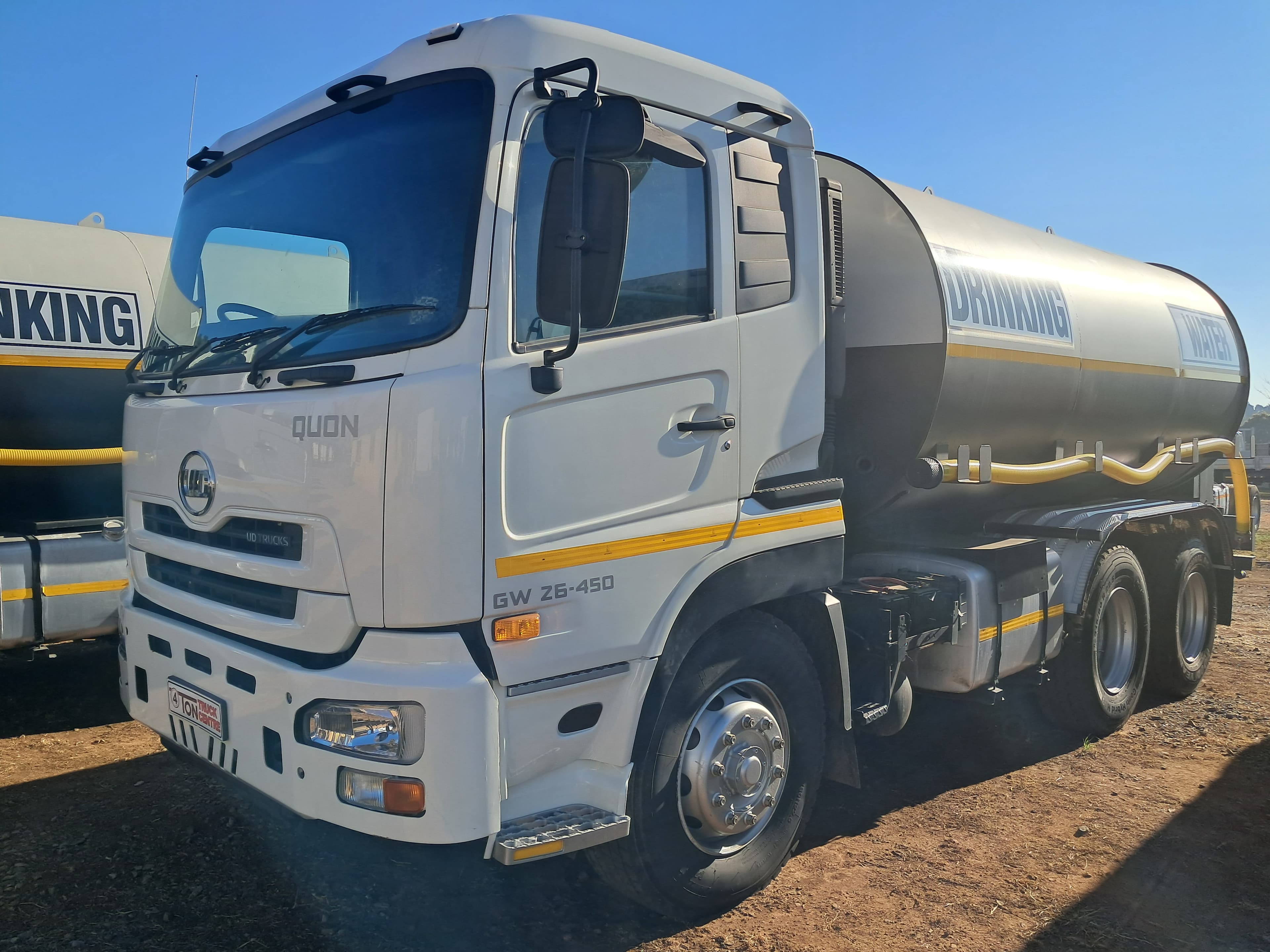 UD Trucks Quon GW26-450 6x4 Water Bowser — photo 2