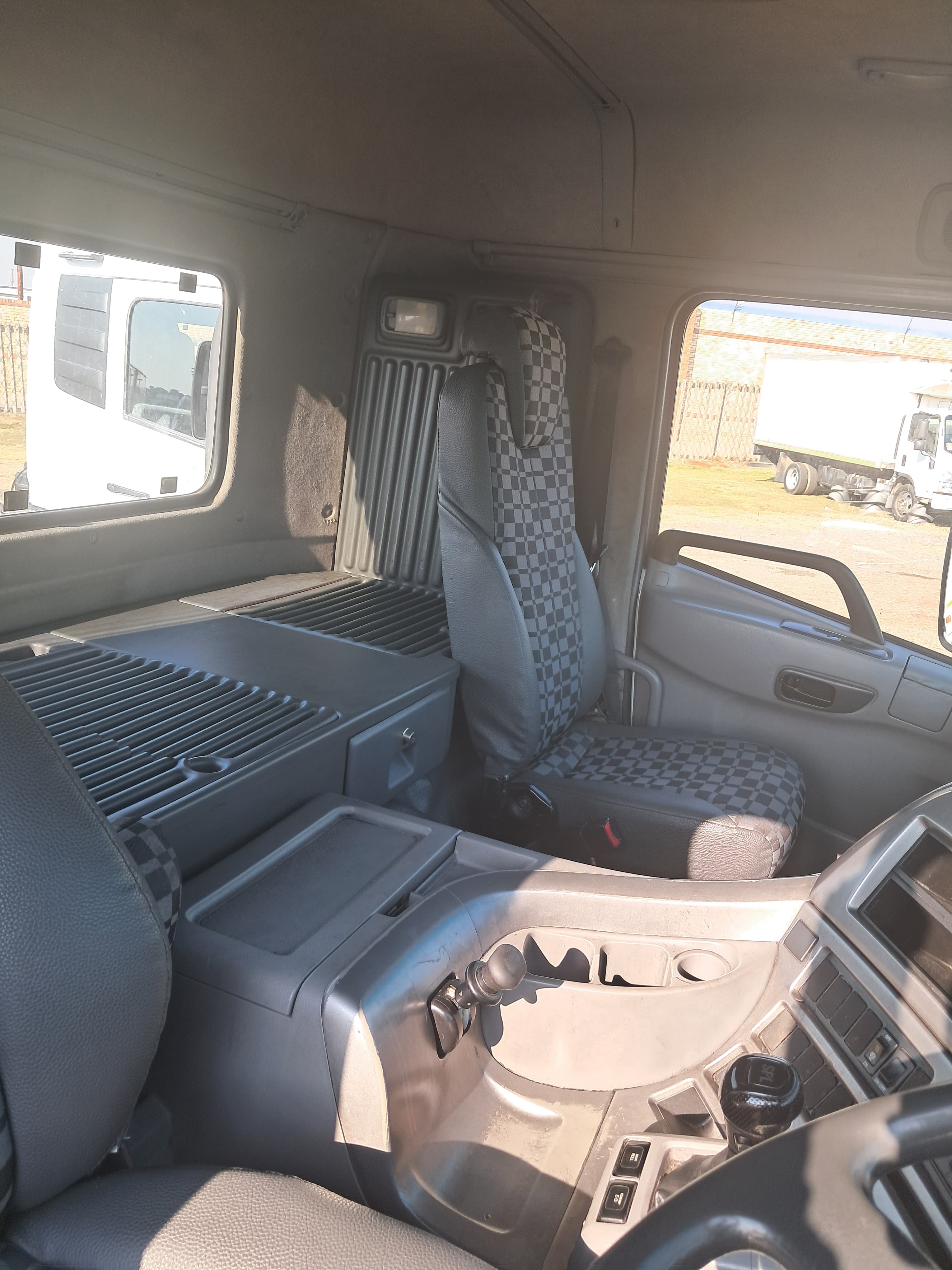 UD Trucks Quon GW26-450 — photo 5