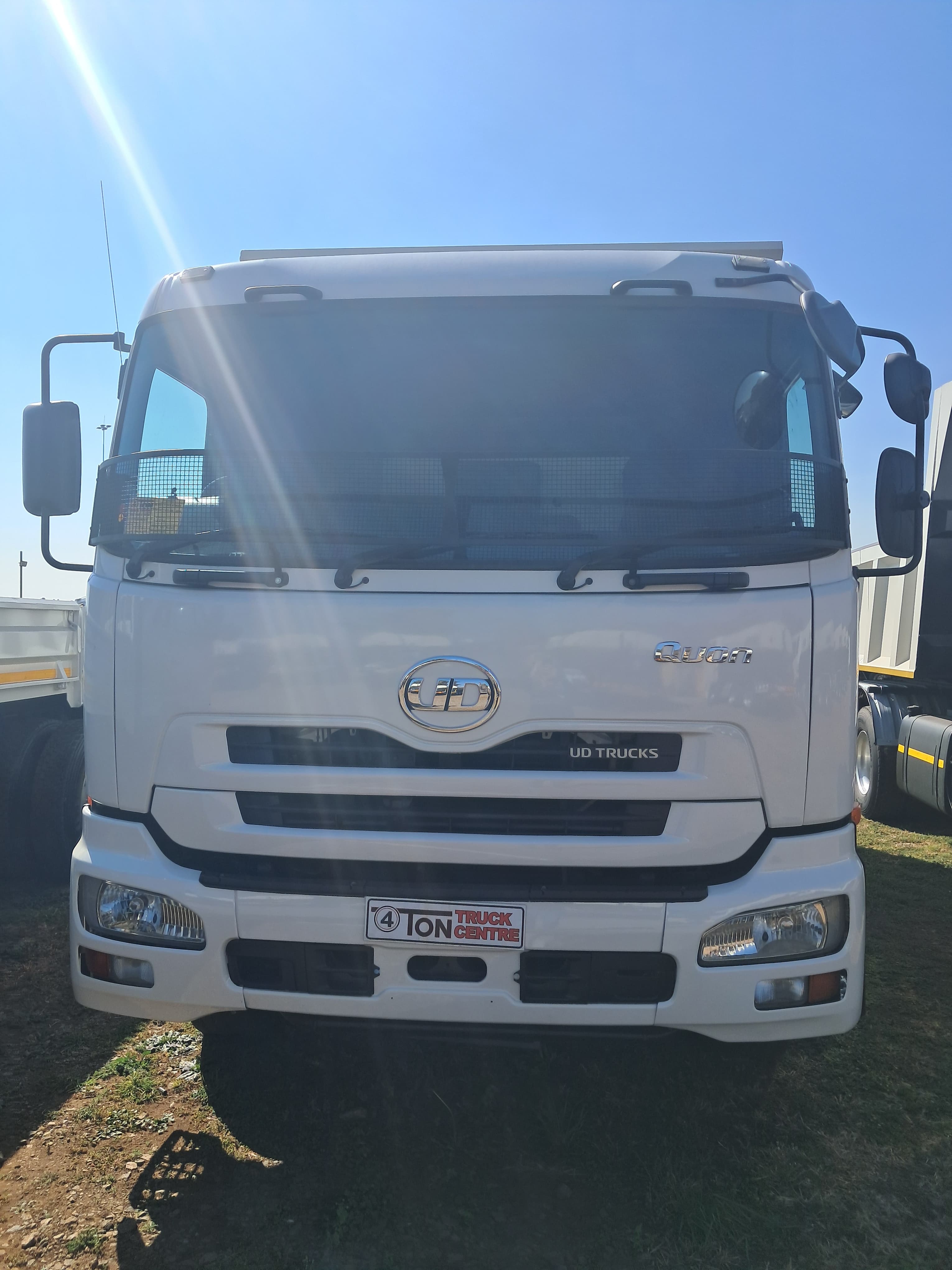 UD Trucks Quon GW26-450 Tipper — photo 3