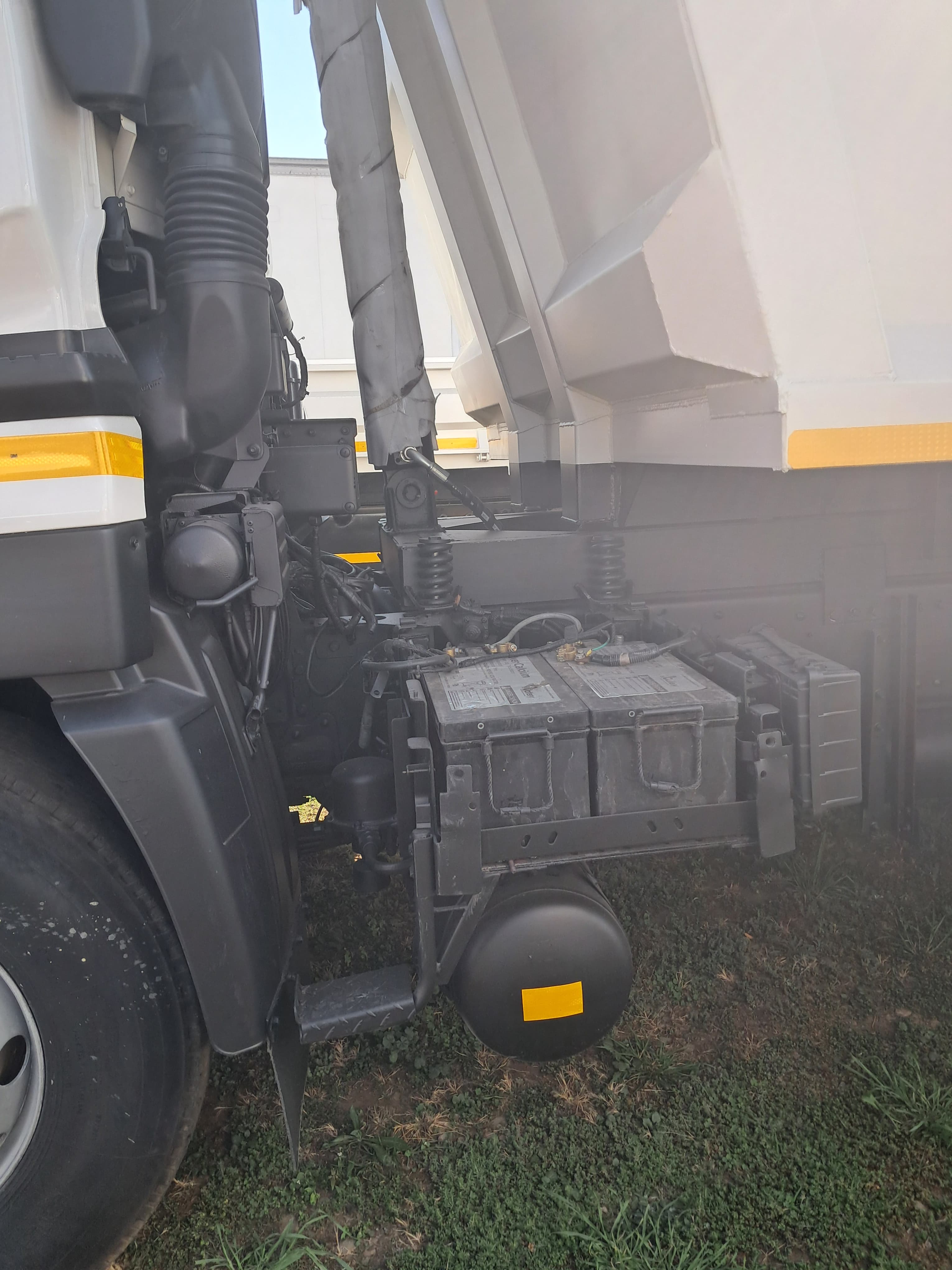 UD Trucks Quon GW26-450 Tipper — photo 4