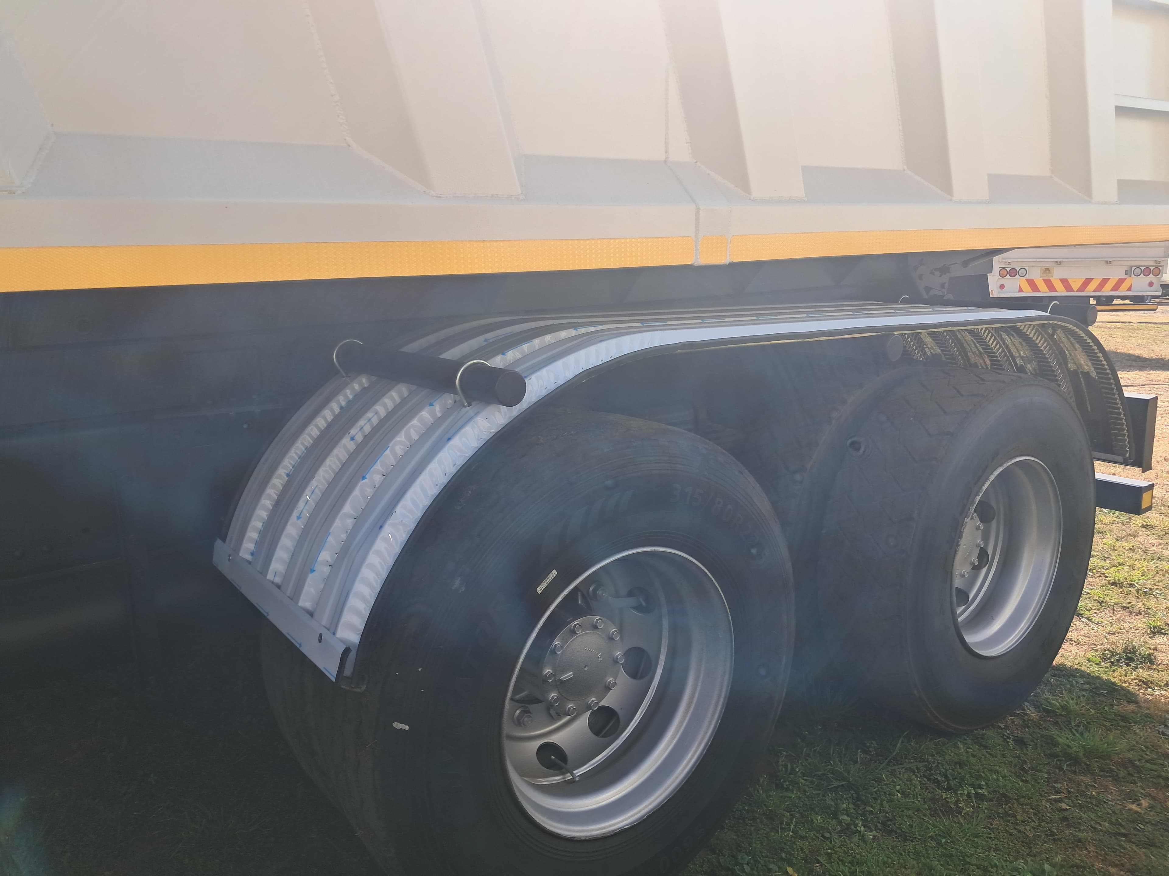 UD Trucks Quon GW26-450 Tipper — photo 5