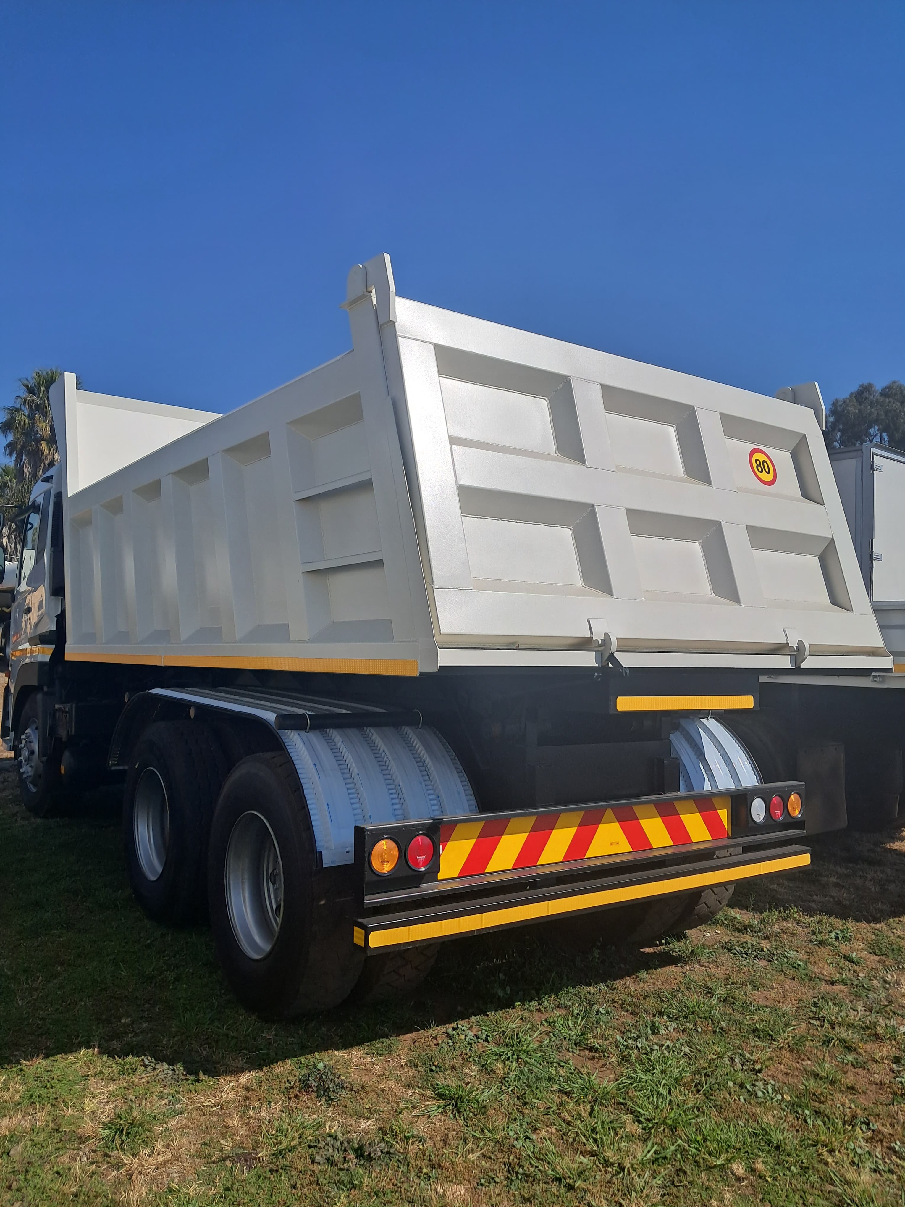 UD Trucks Quon GW26-450 Tipper — photo 6
