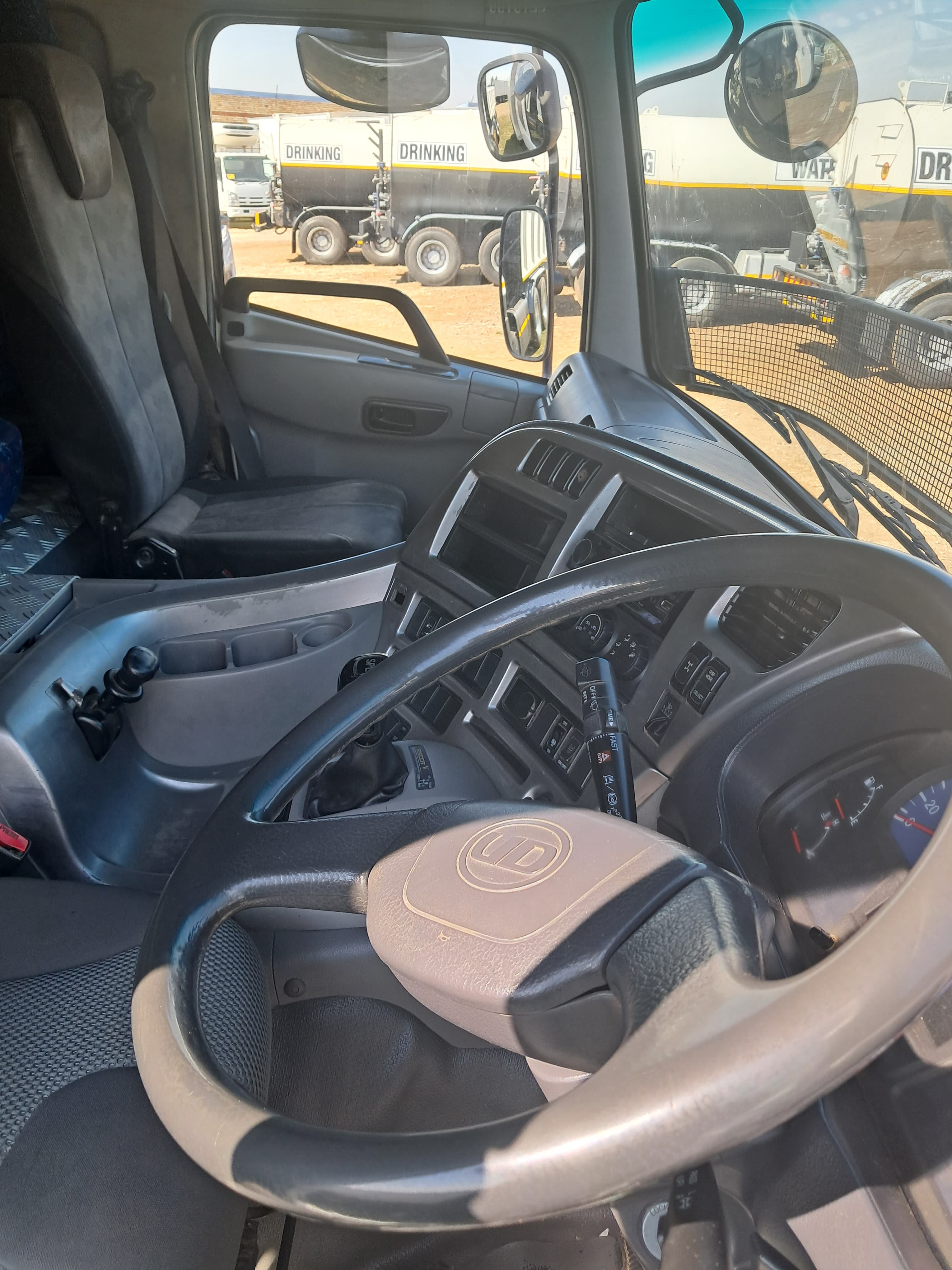 UD Trucks Quon GW26-450 Tipper — photo 9