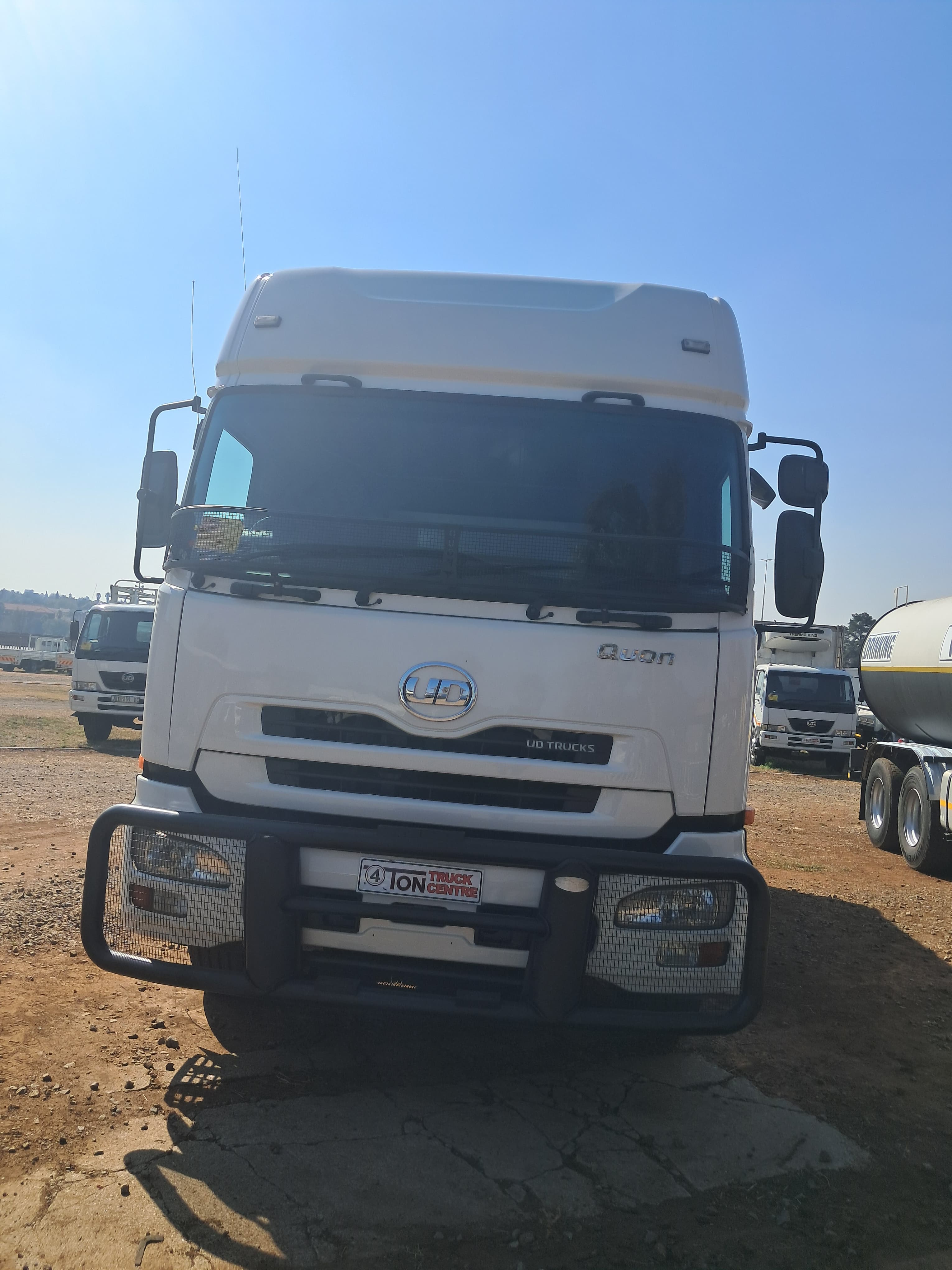 UD Trucks Quon GW26-450 Water Bowser — photo 2