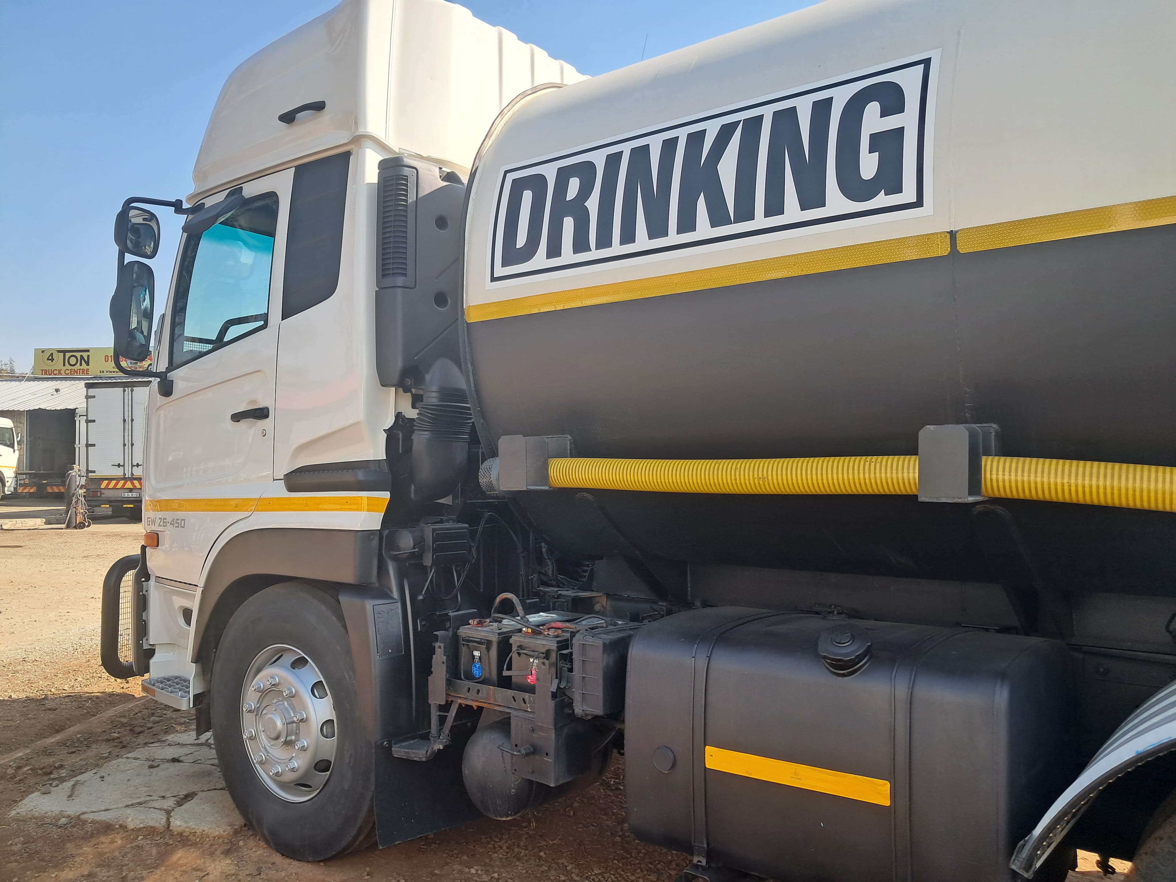 UD Trucks Quon GW26-450 Water Bowser — photo 3