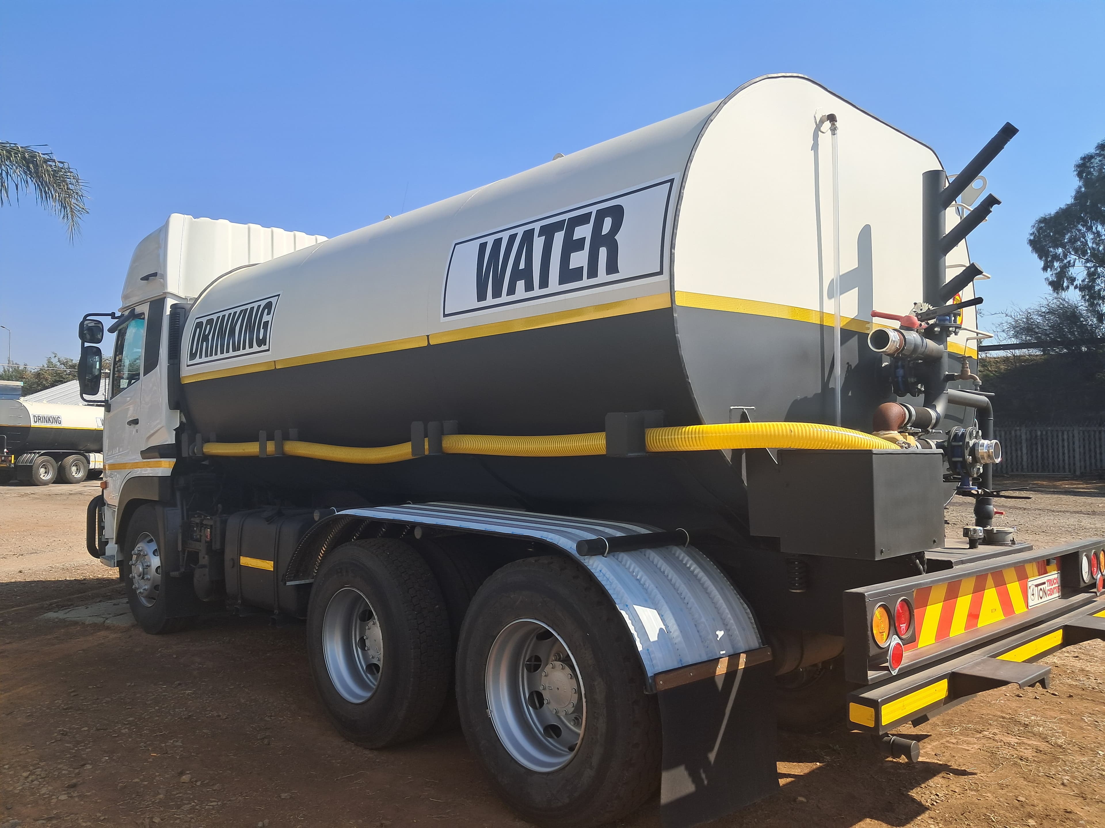 UD Trucks Quon GW26-450 Water Bowser — photo 5