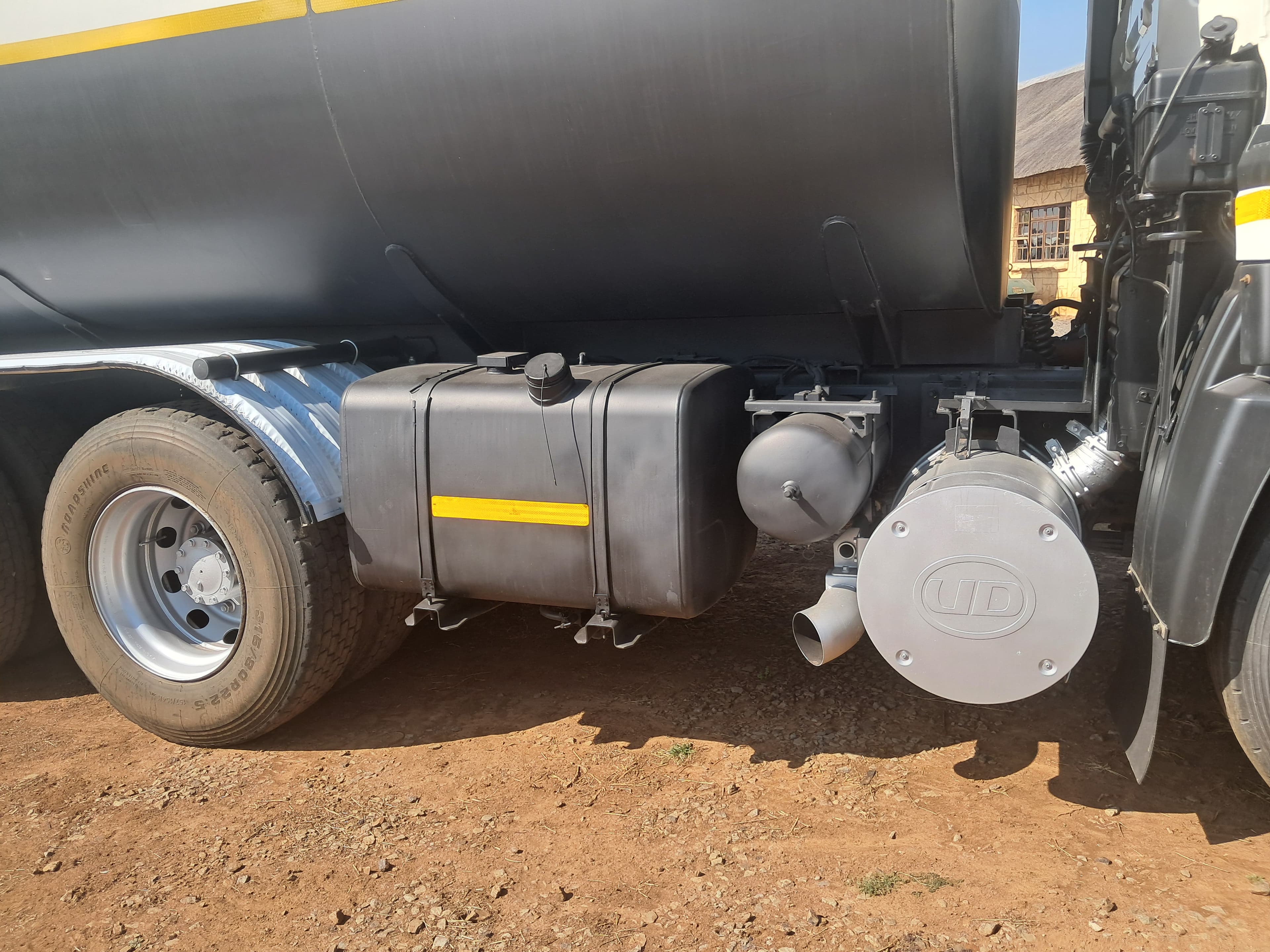 UD Trucks Quon GW26-450 Water Bowser — photo 6