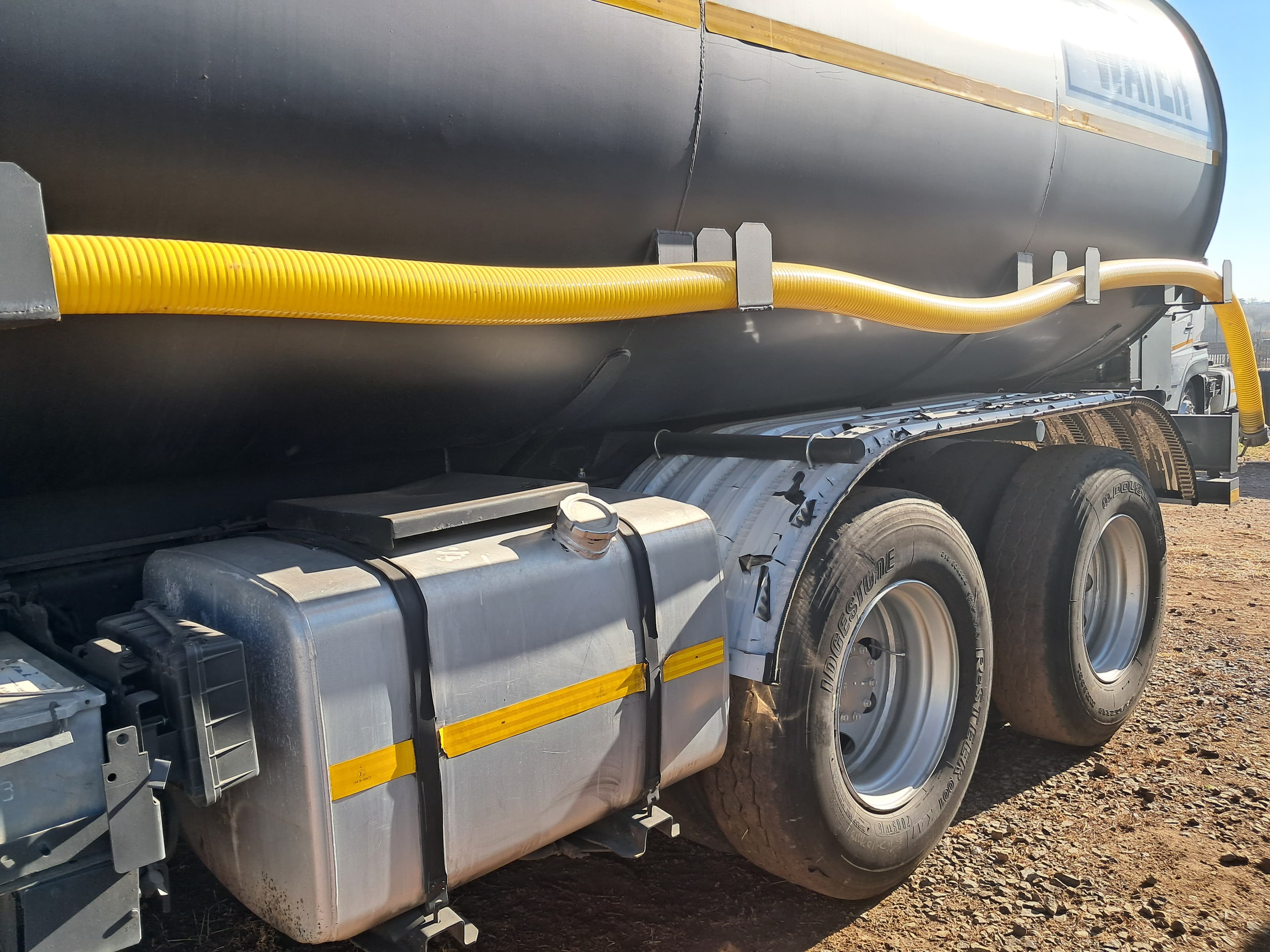 UD Trucks Quon GW26-450 Water Bowser — photo 4