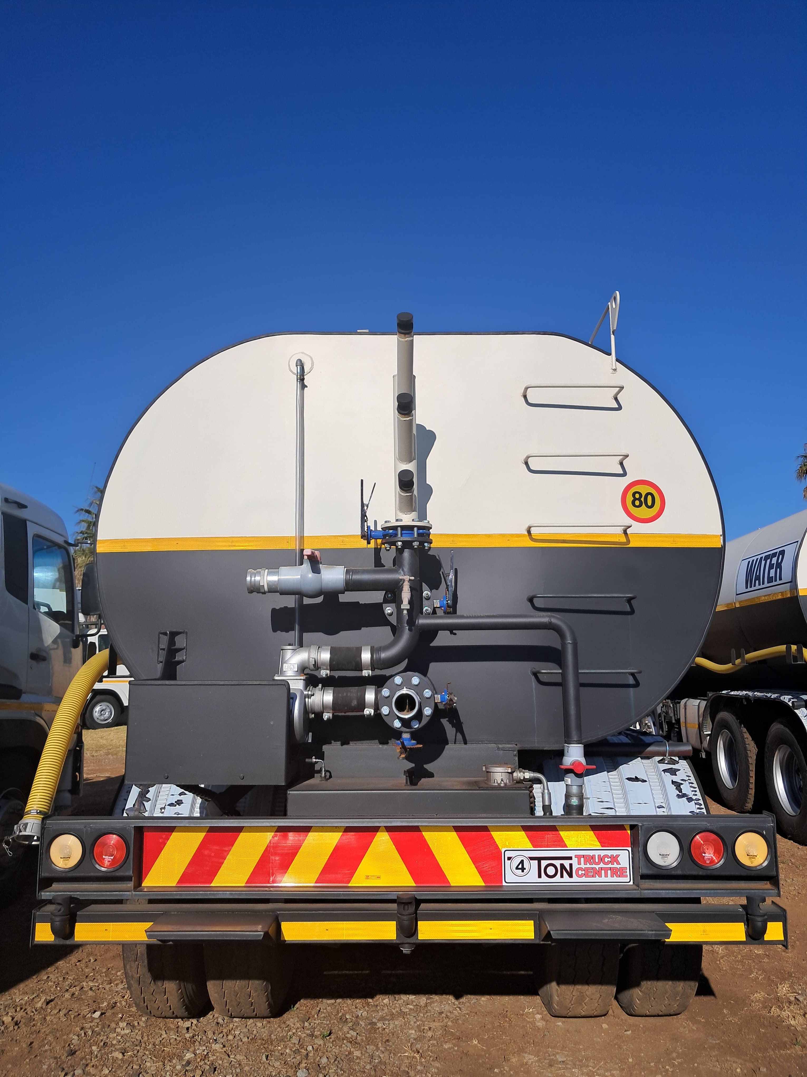 UD Trucks Quon GW26-450 Water Bowser — photo 5