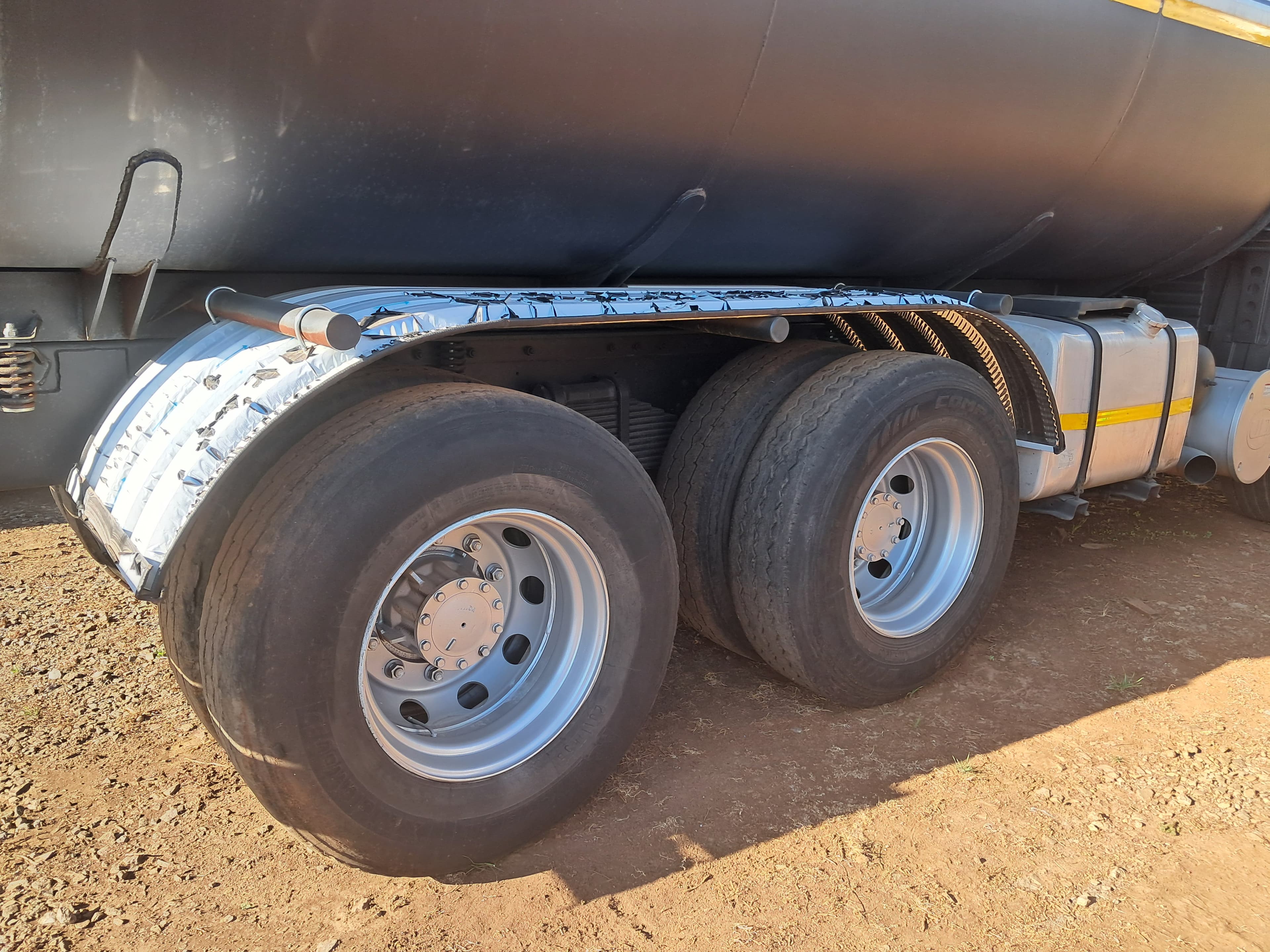 UD Trucks Quon GW26-450 Water Bowser — photo 7