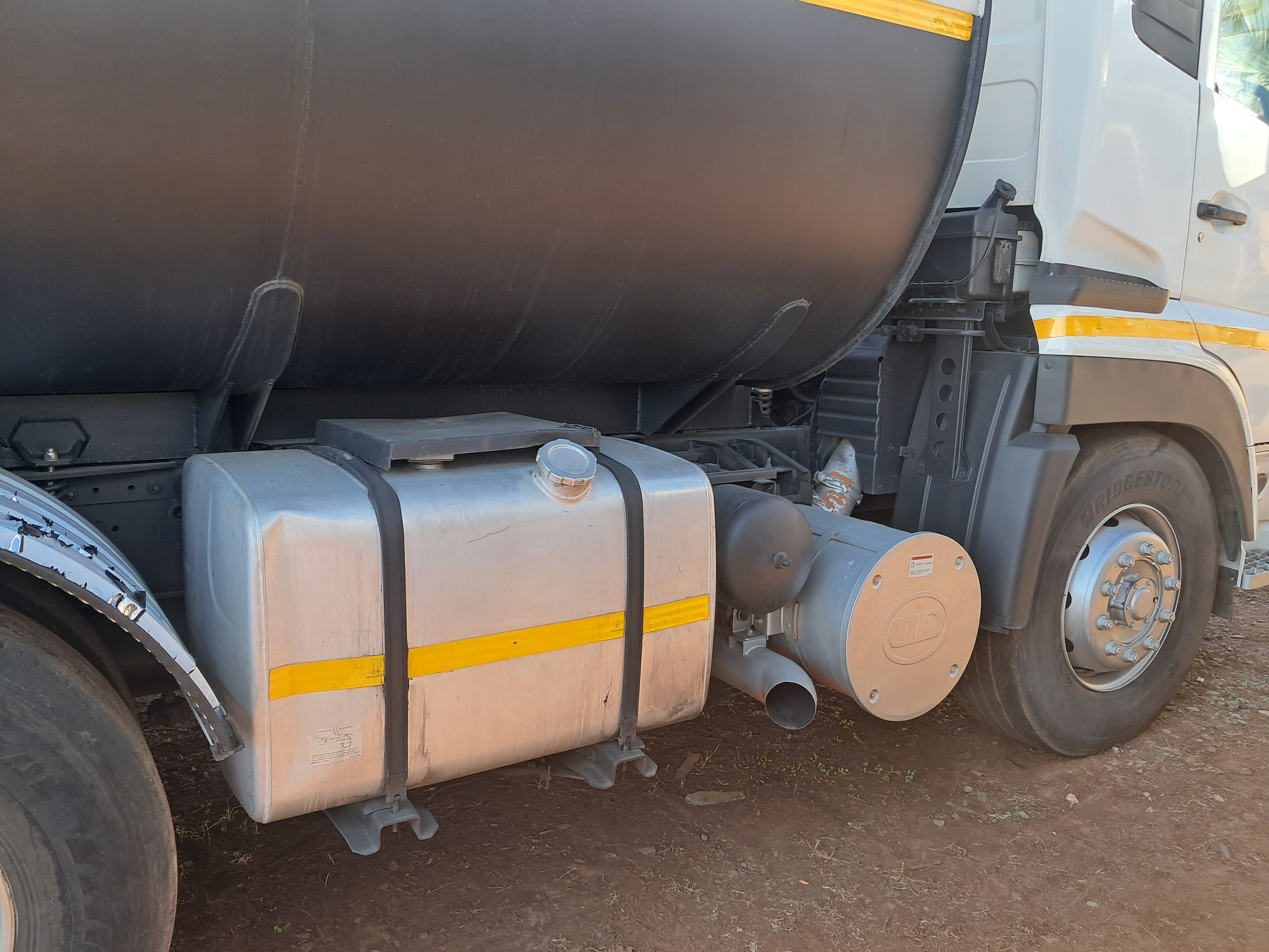 UD Trucks Quon GW26-450 Water Bowser — photo 8