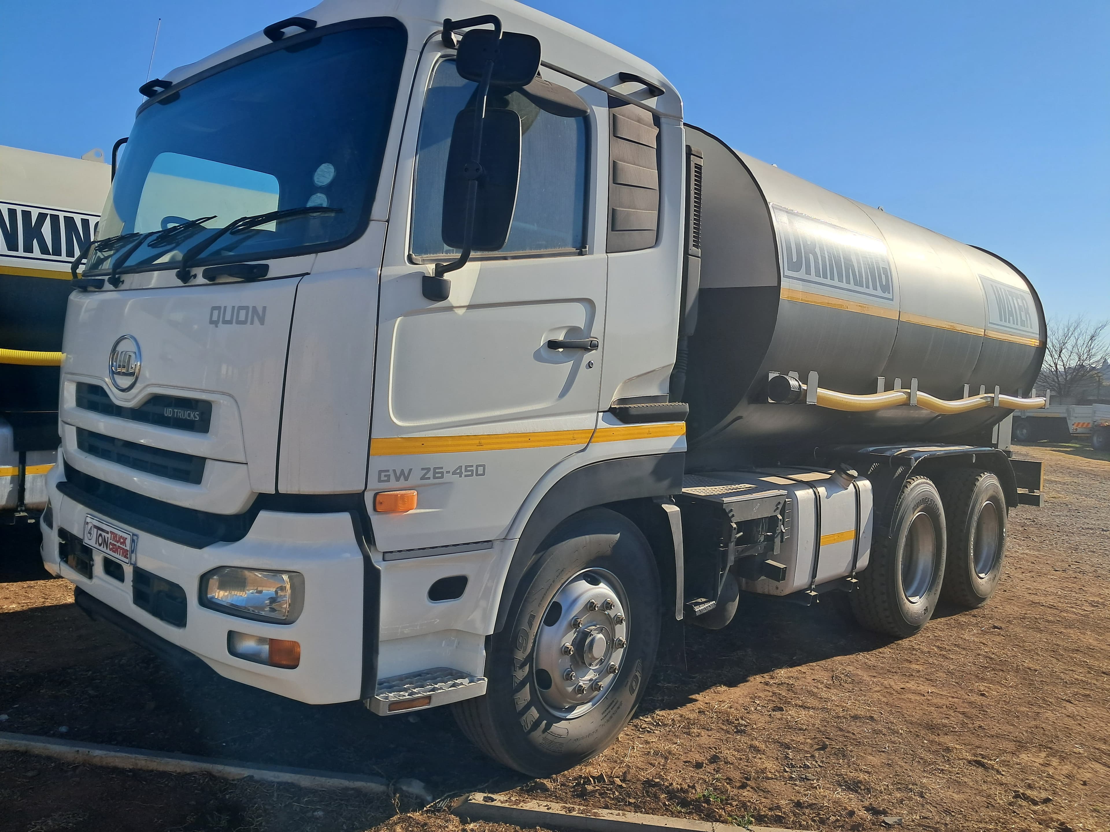 UD Trucks Quon GW26-450 Water Bowser — photo 2