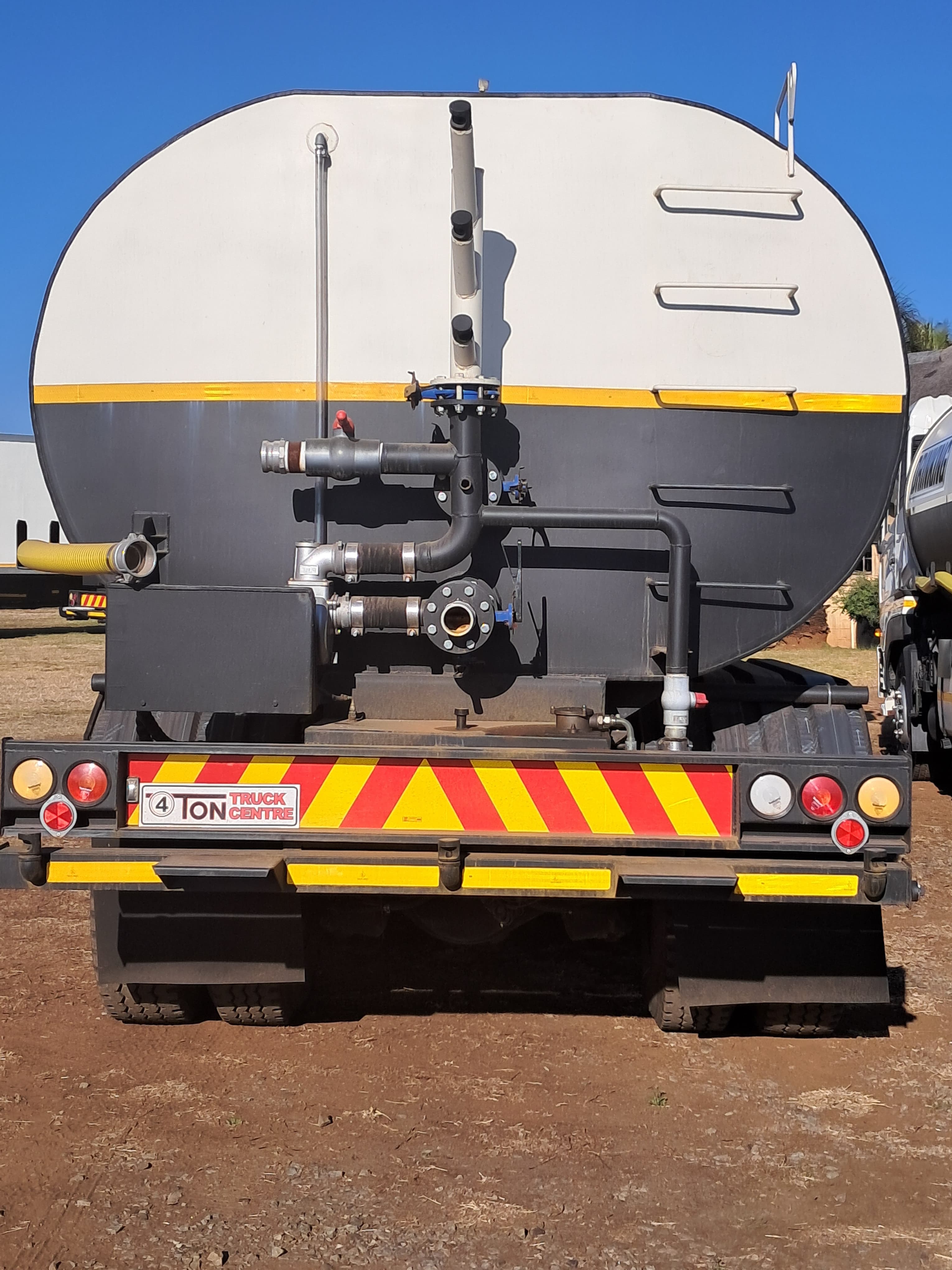 UD Trucks Quon GW26-450 Water Bowser — photo 4