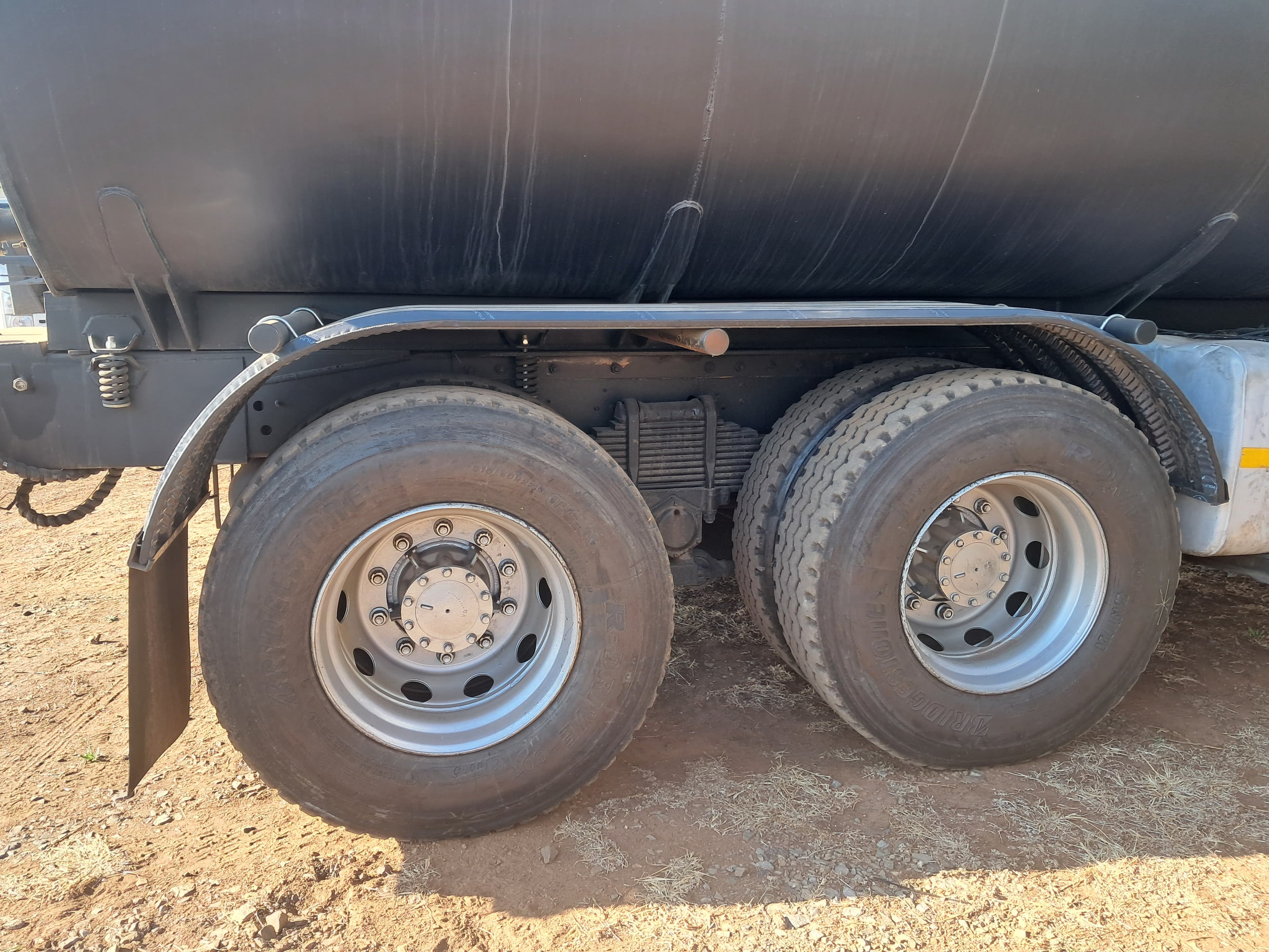 UD Trucks Quon GW26-450 Water Bowser — photo 6