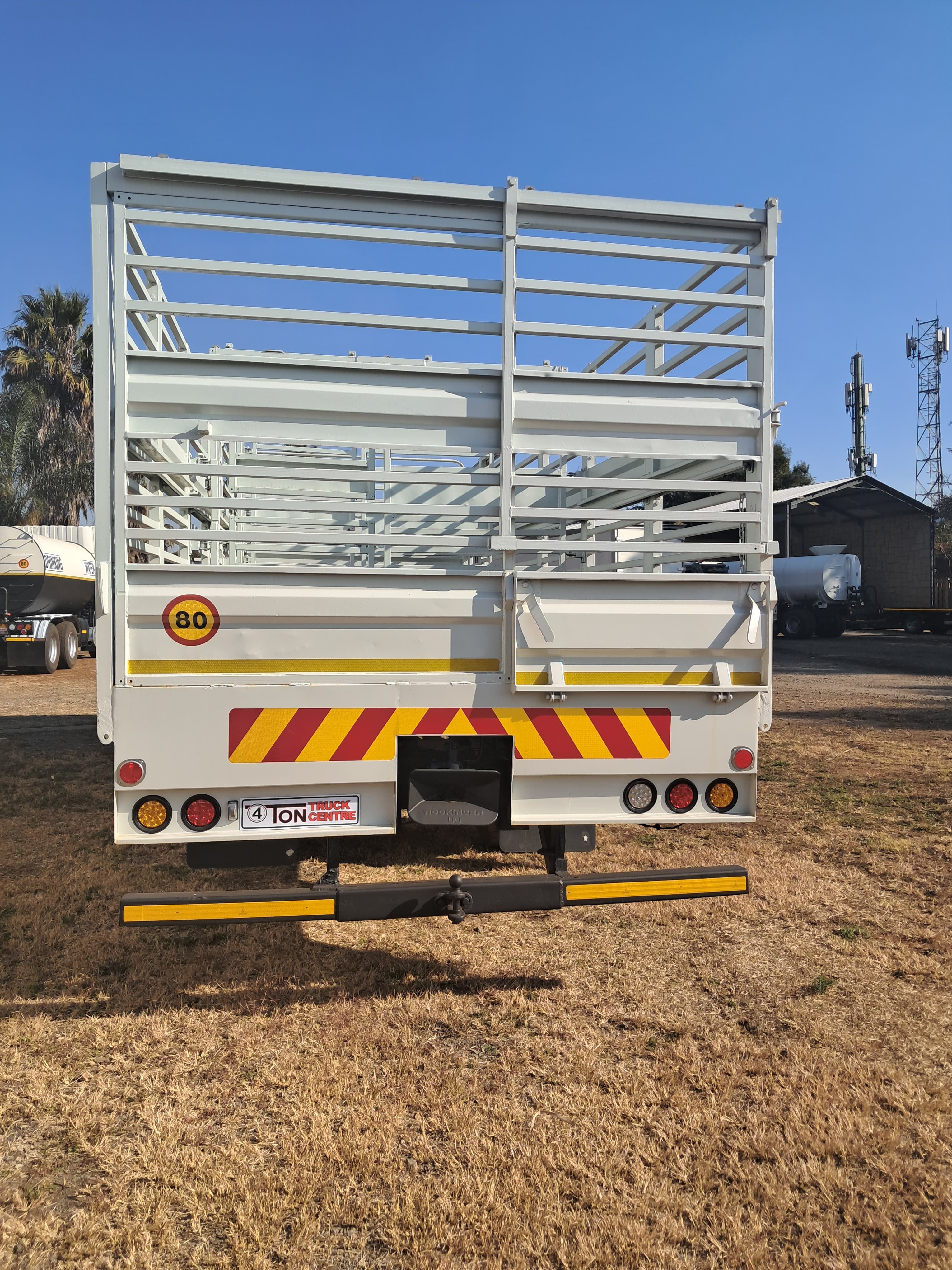 UD Trucks UD 100 Dropside — photo 4