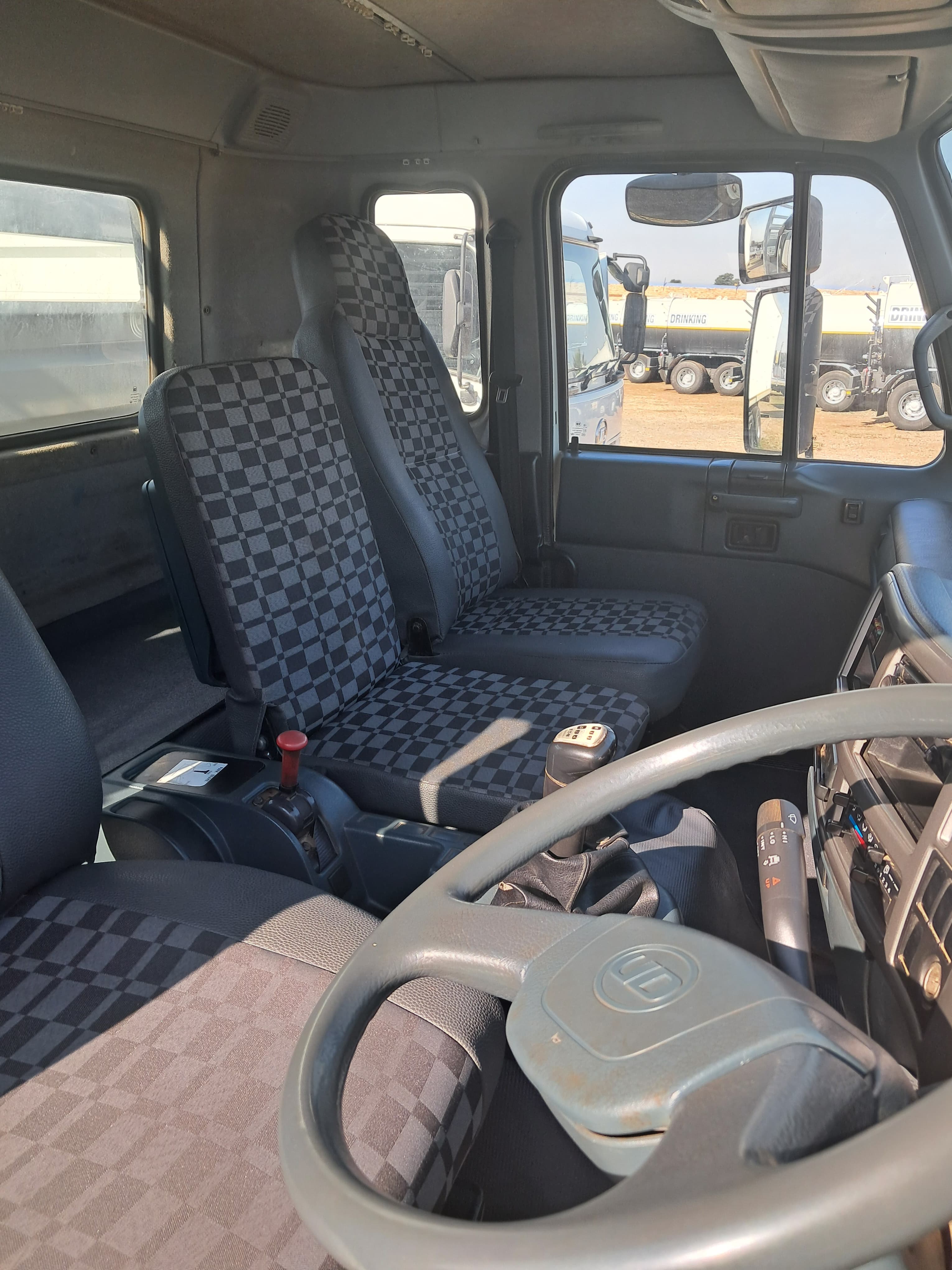UD Trucks UD 100 Dropside — photo 6